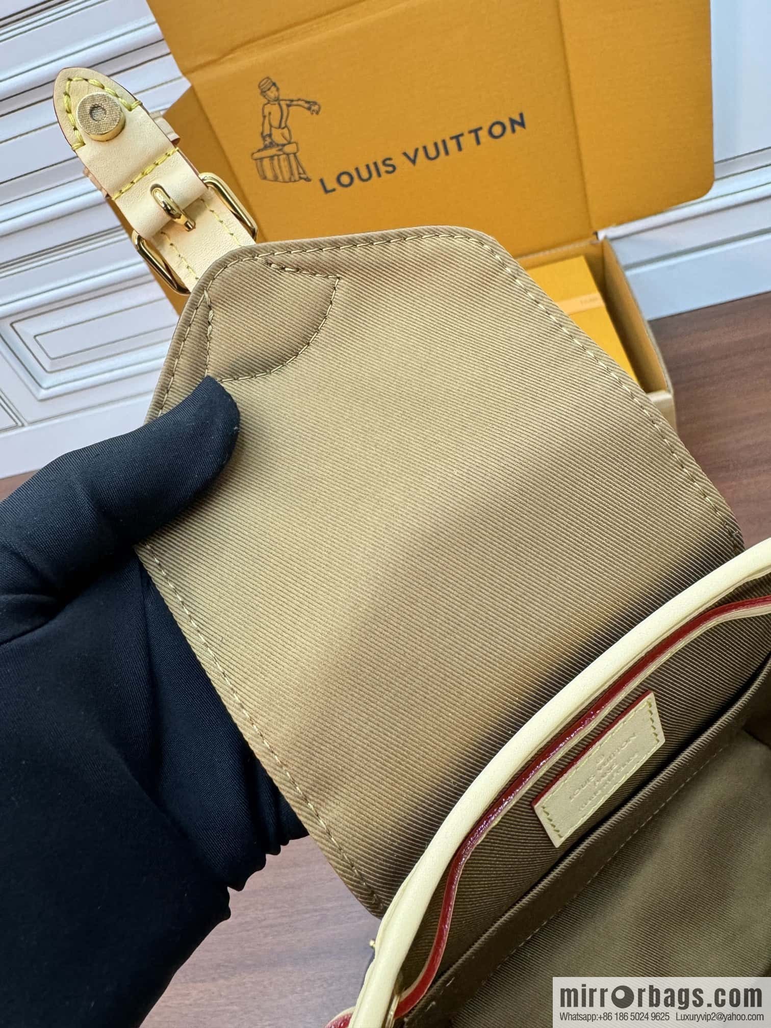 LV M11199 Montsouris Mini