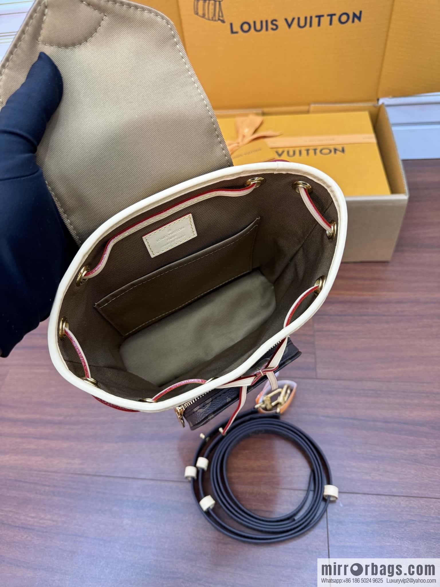 LV M11199 Montsouris Mini