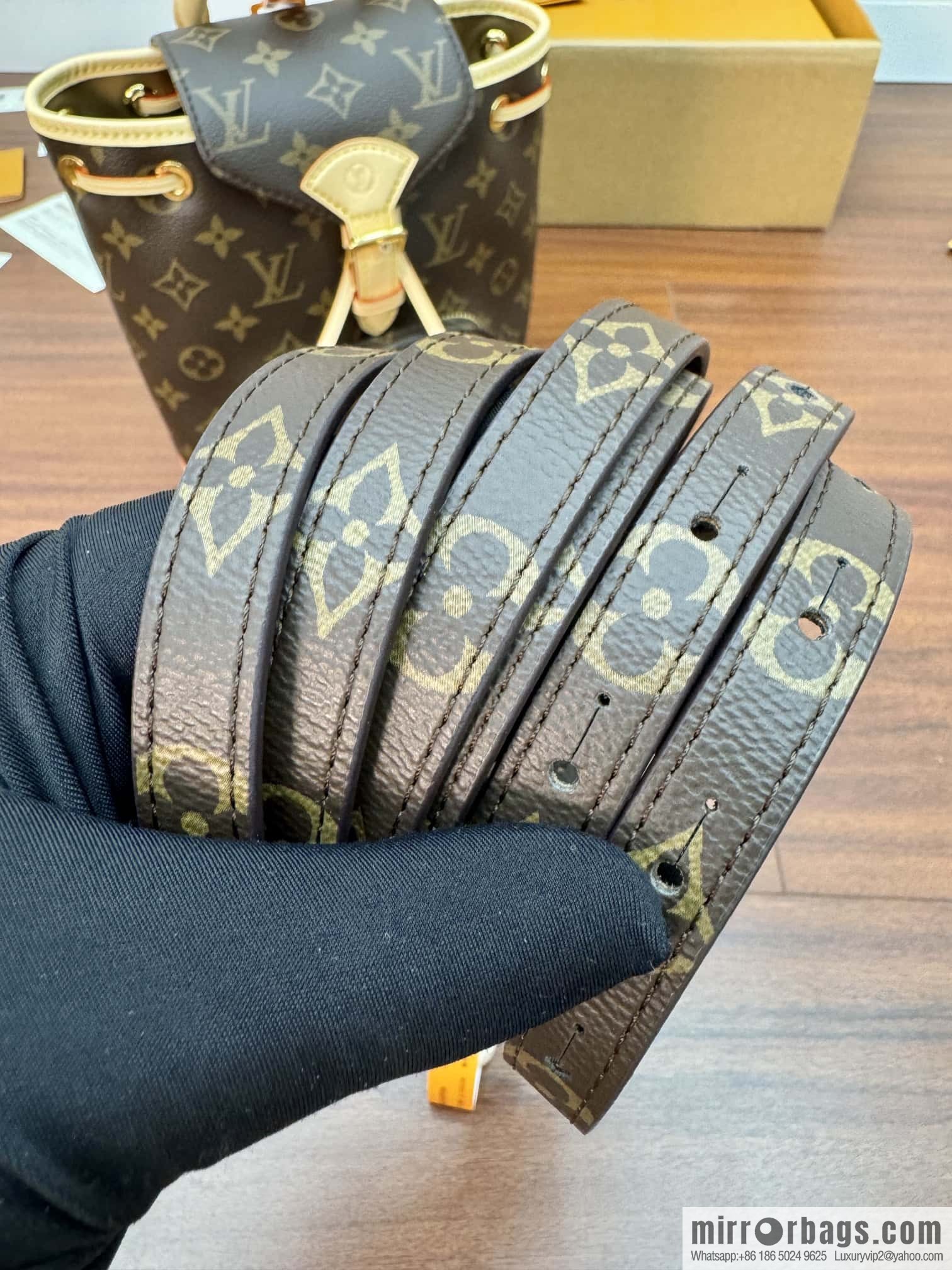 LV M11199 Montsouris Mini