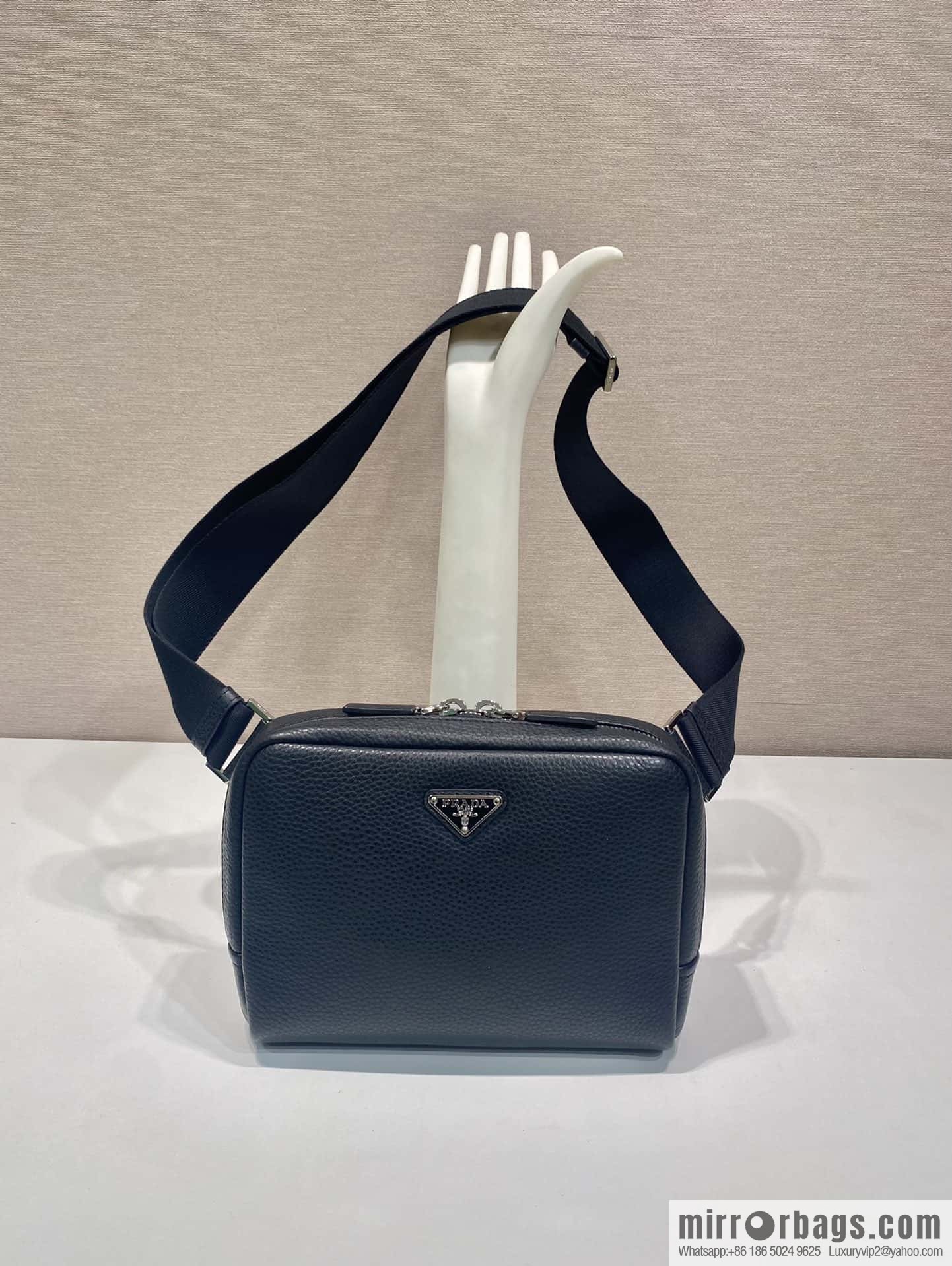 PRADA ๐ new breast bag ๐ 2VH181 large๐๐