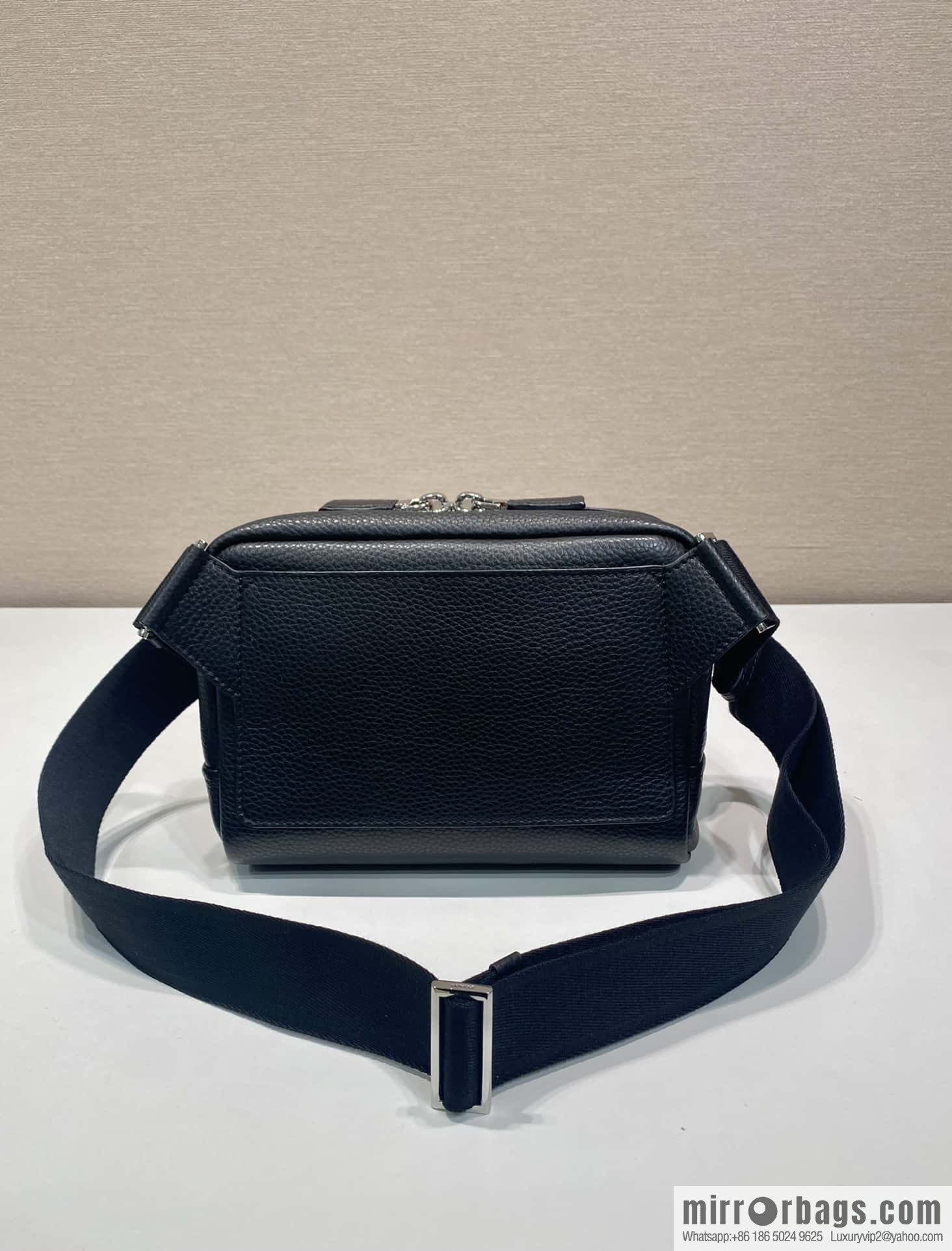 PRADA ๐ new breast bag ๐ 2VH181 large๐๐