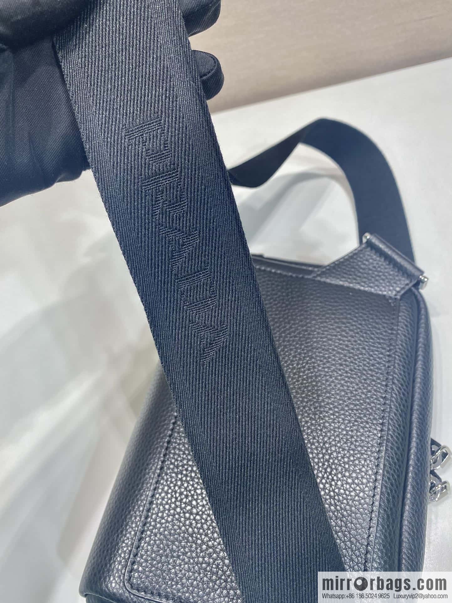 PRADA ๐ new breast bag ๐ 2VH181 large๐๐