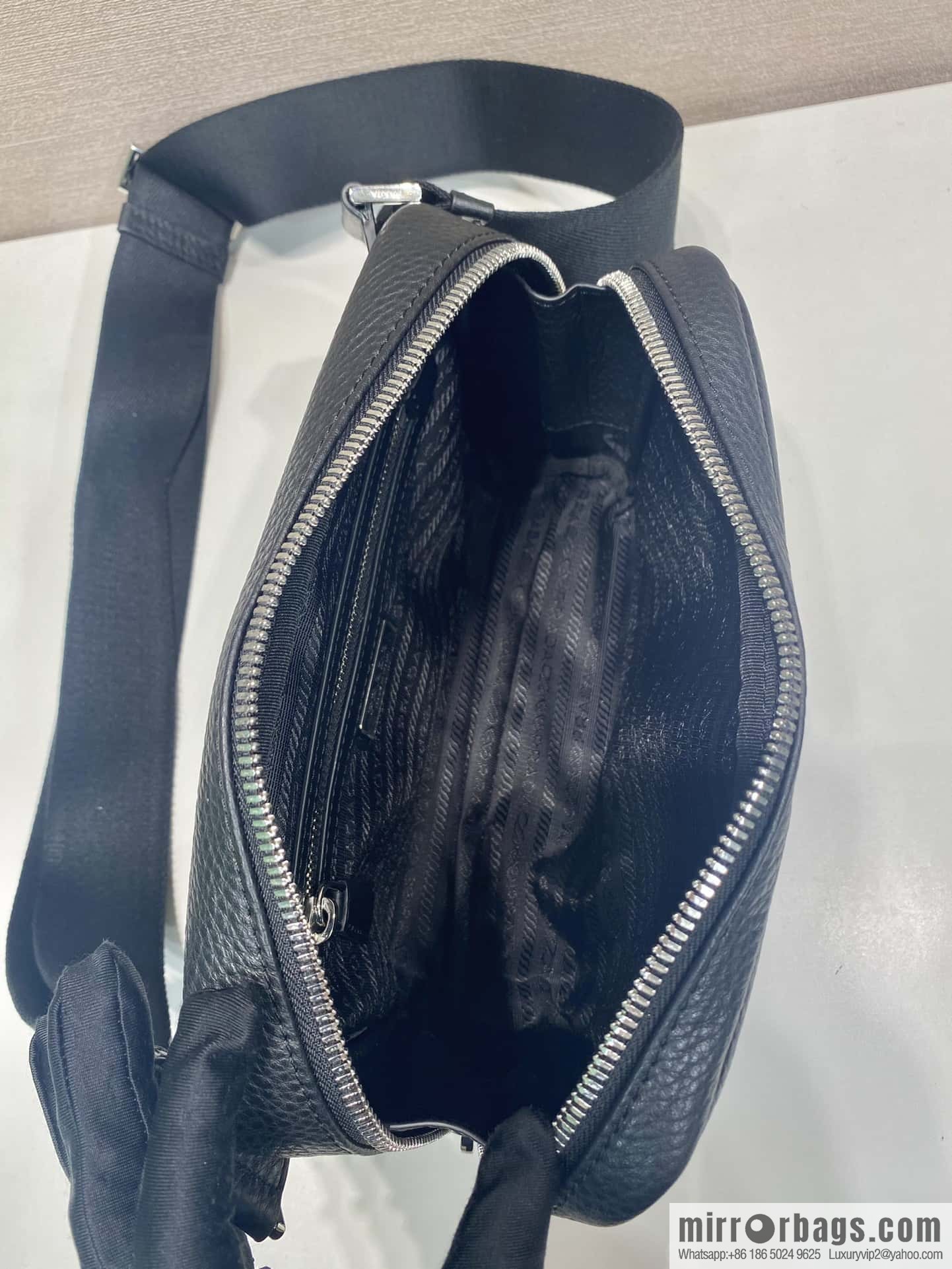 PRADA ๐ new breast bag ๐ 2VH181 large๐๐