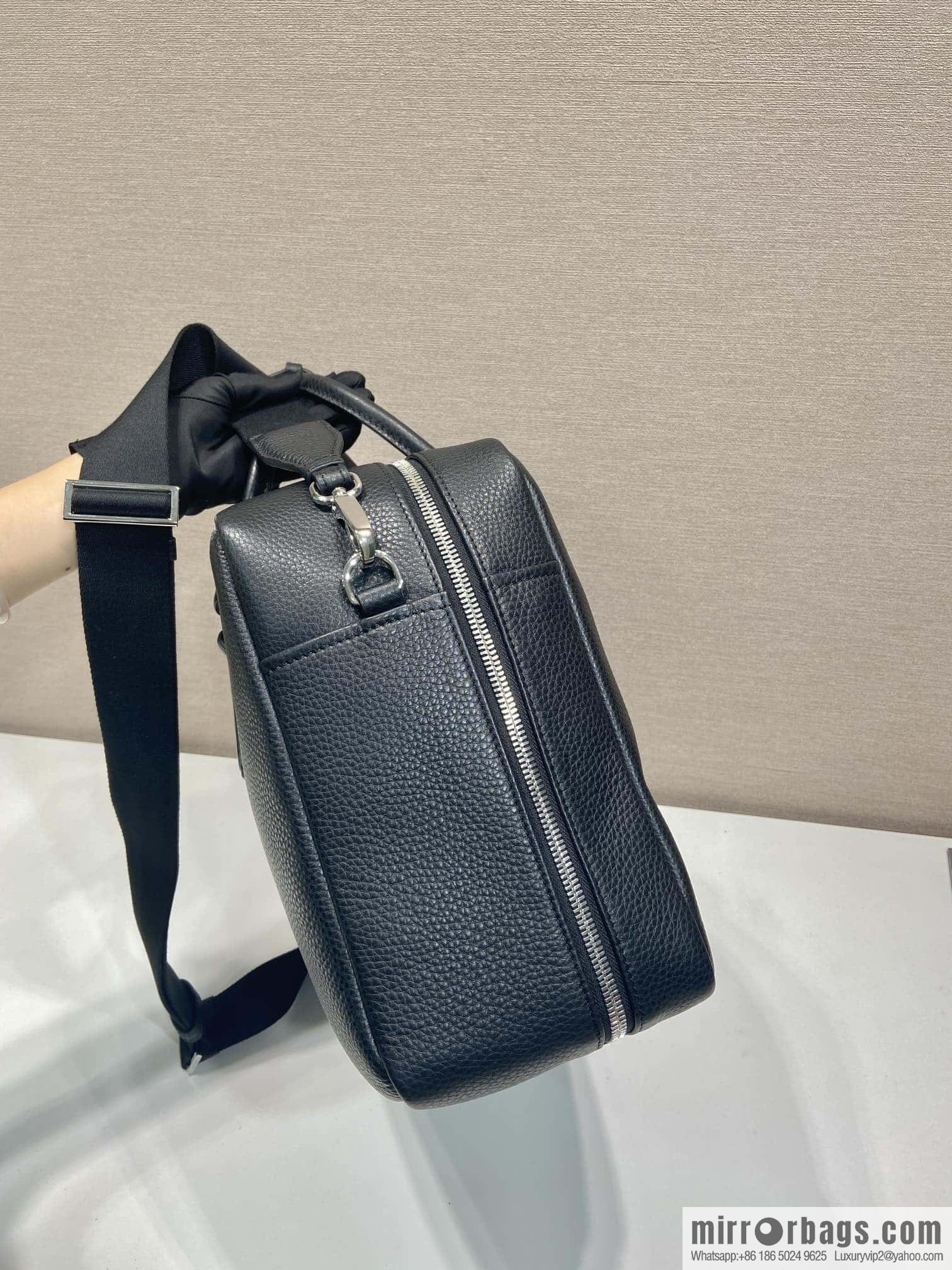 PRADA 🎉 new briefcase 🎉 2VE339 extra large🎉🎉