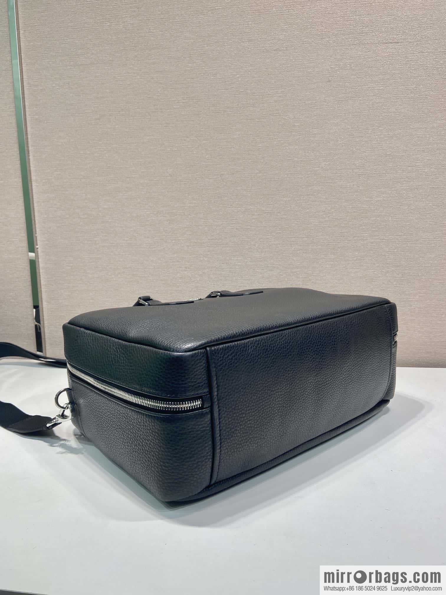 PRADA 🎉 new briefcase 🎉 2VE339 extra large🎉🎉