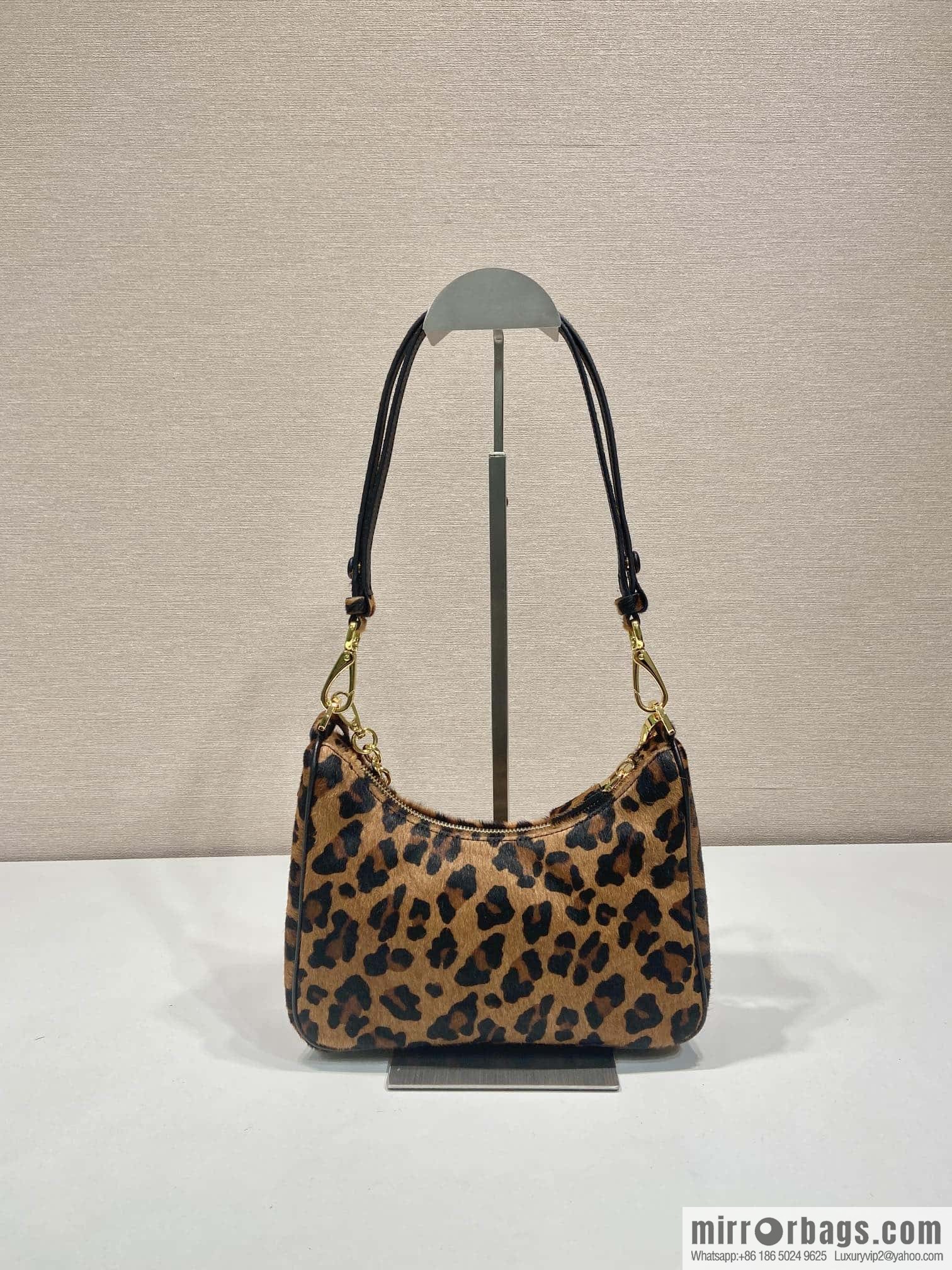 PRADA 🎉 Leopard Hobo 🎉 1 BC 194 New🎉🎉