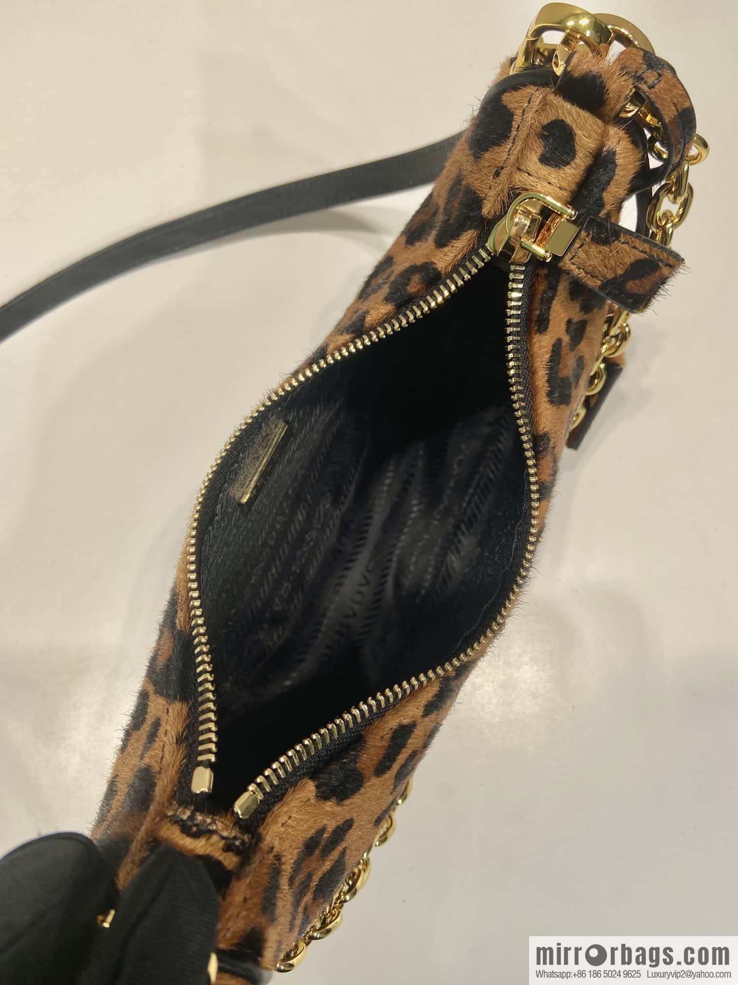 PRADA 🎉 Leopard Hobo 🎉 1 BC 194 New🎉🎉
