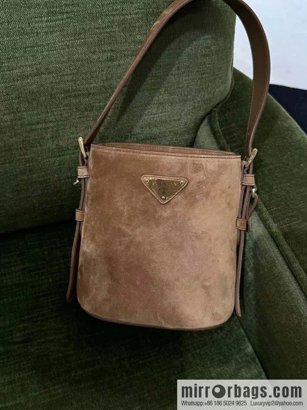 PRADA ๐ new bucket bag ๐ 1BE078 fleece large๐๐