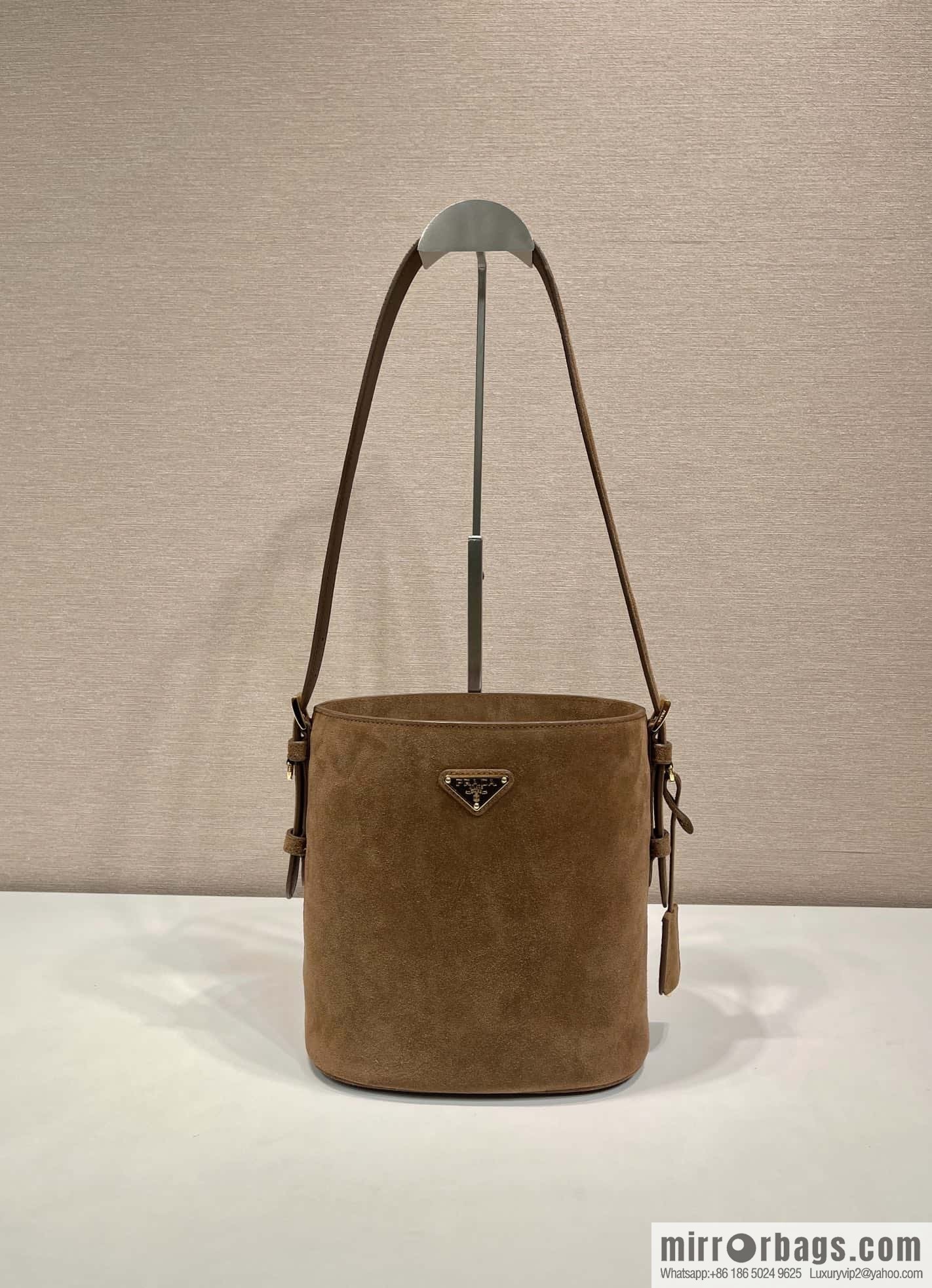 PRADA ๐ new bucket bag ๐ 1BE078 fleece large๐๐