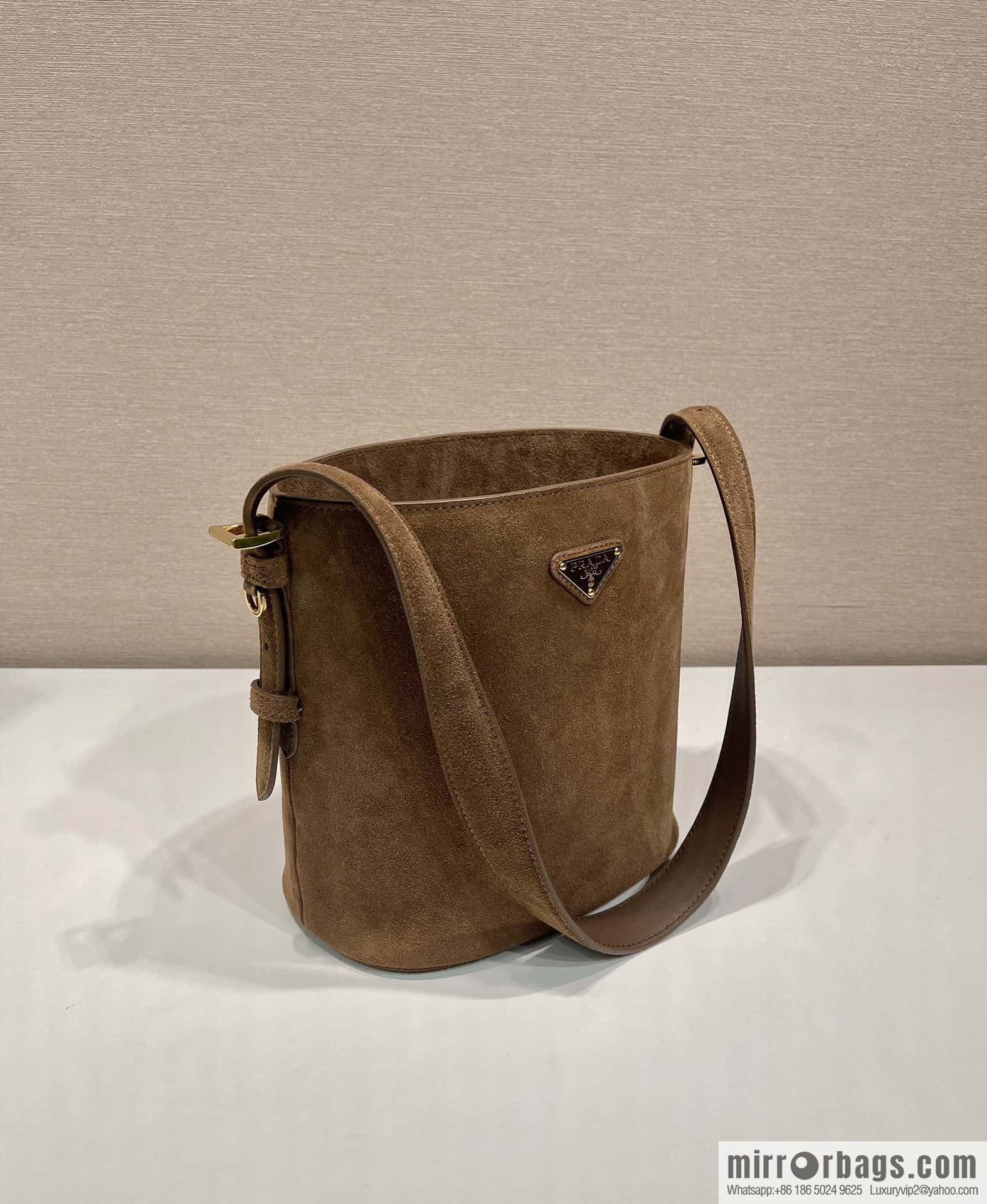 PRADA ๐ new bucket bag ๐ 1BE078 fleece large๐๐
