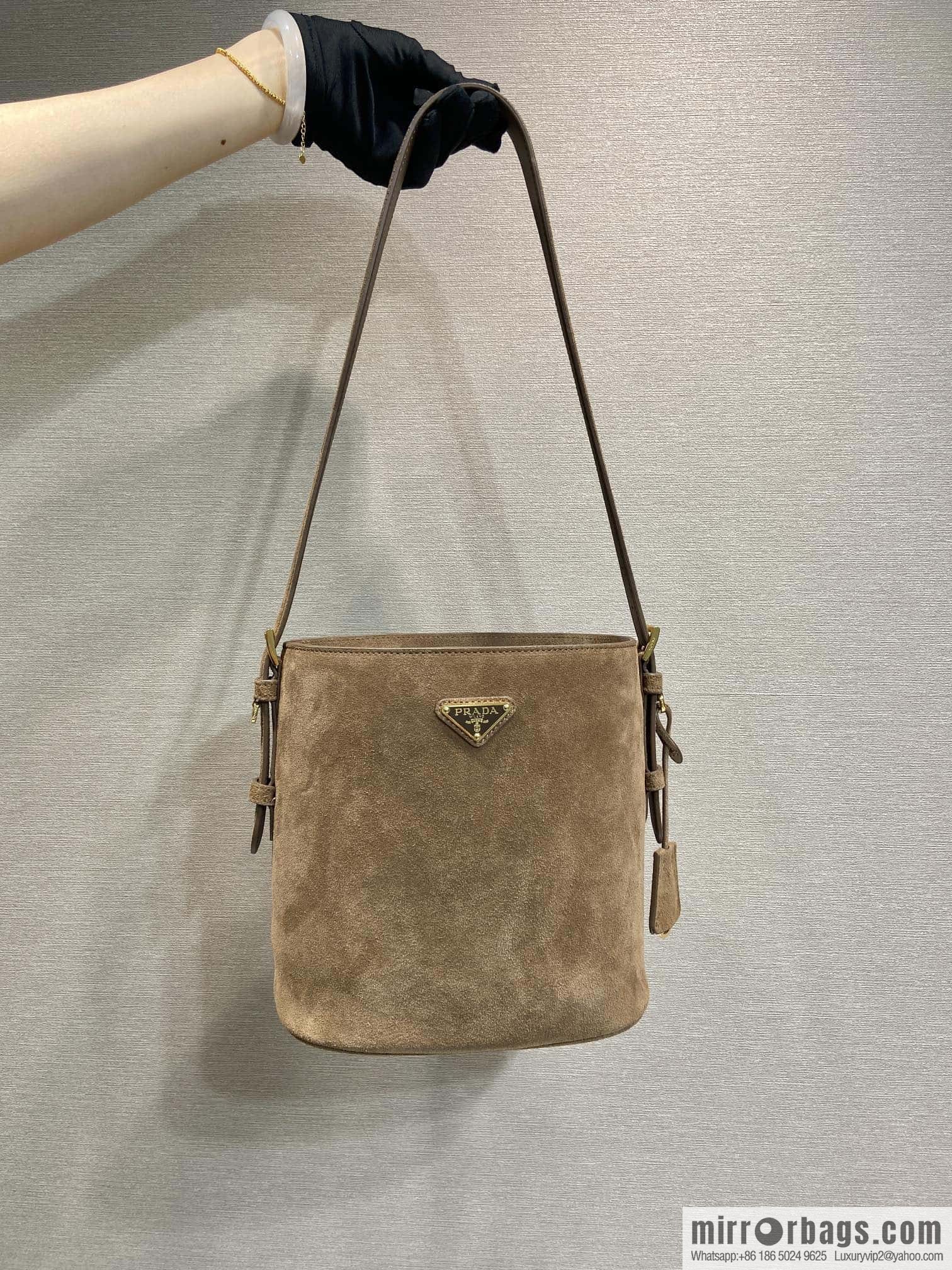PRADA ๐ new bucket bag ๐ 1BE078 fleece large๐๐