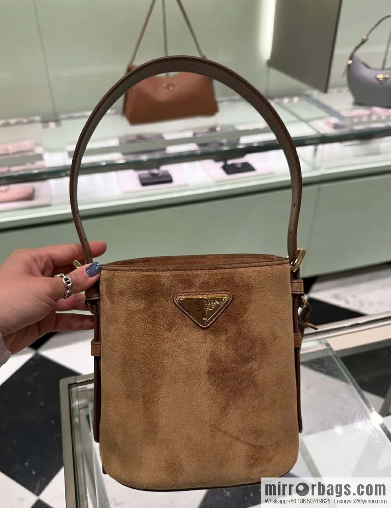 PRADA 🎉 new bucket bag 🎉 1BE078A fleece small🎉🎉