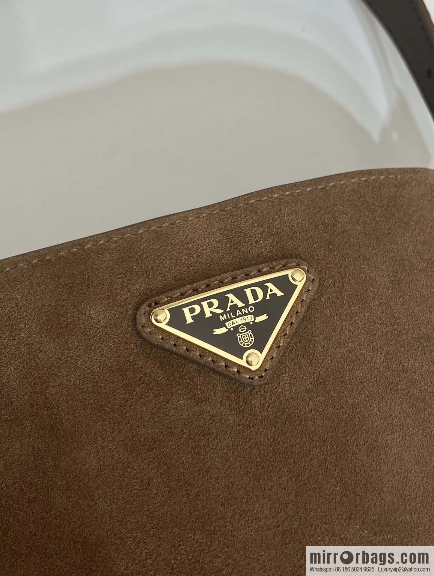 PRADA 🎉 new bucket bag 🎉 1BE078A fleece small🎉🎉