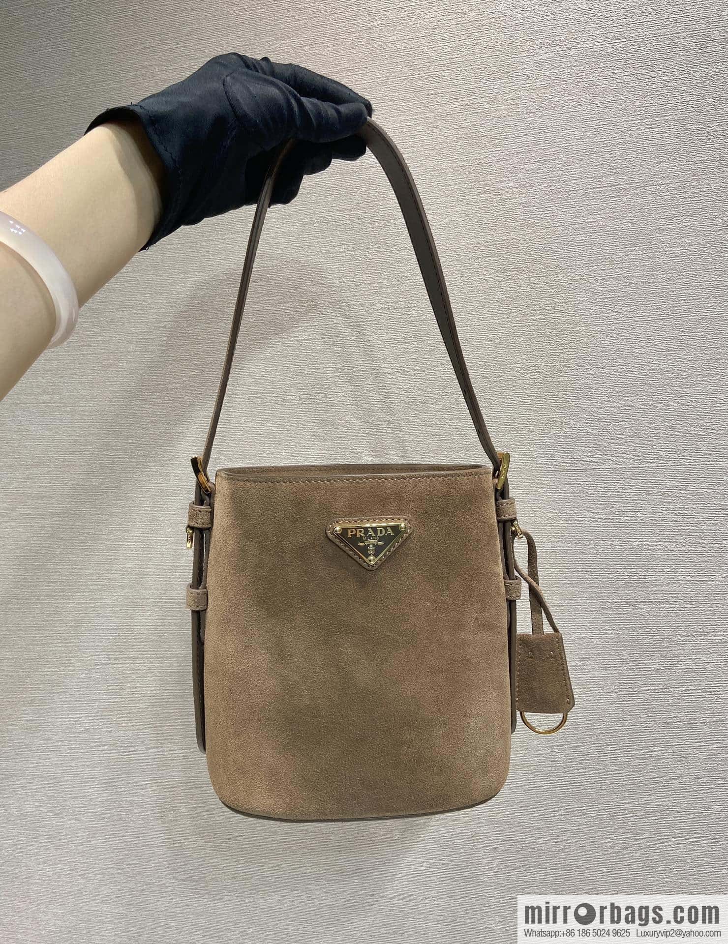 PRADA 🎉 new bucket bag 🎉 1BE078A fleece small🎉🎉