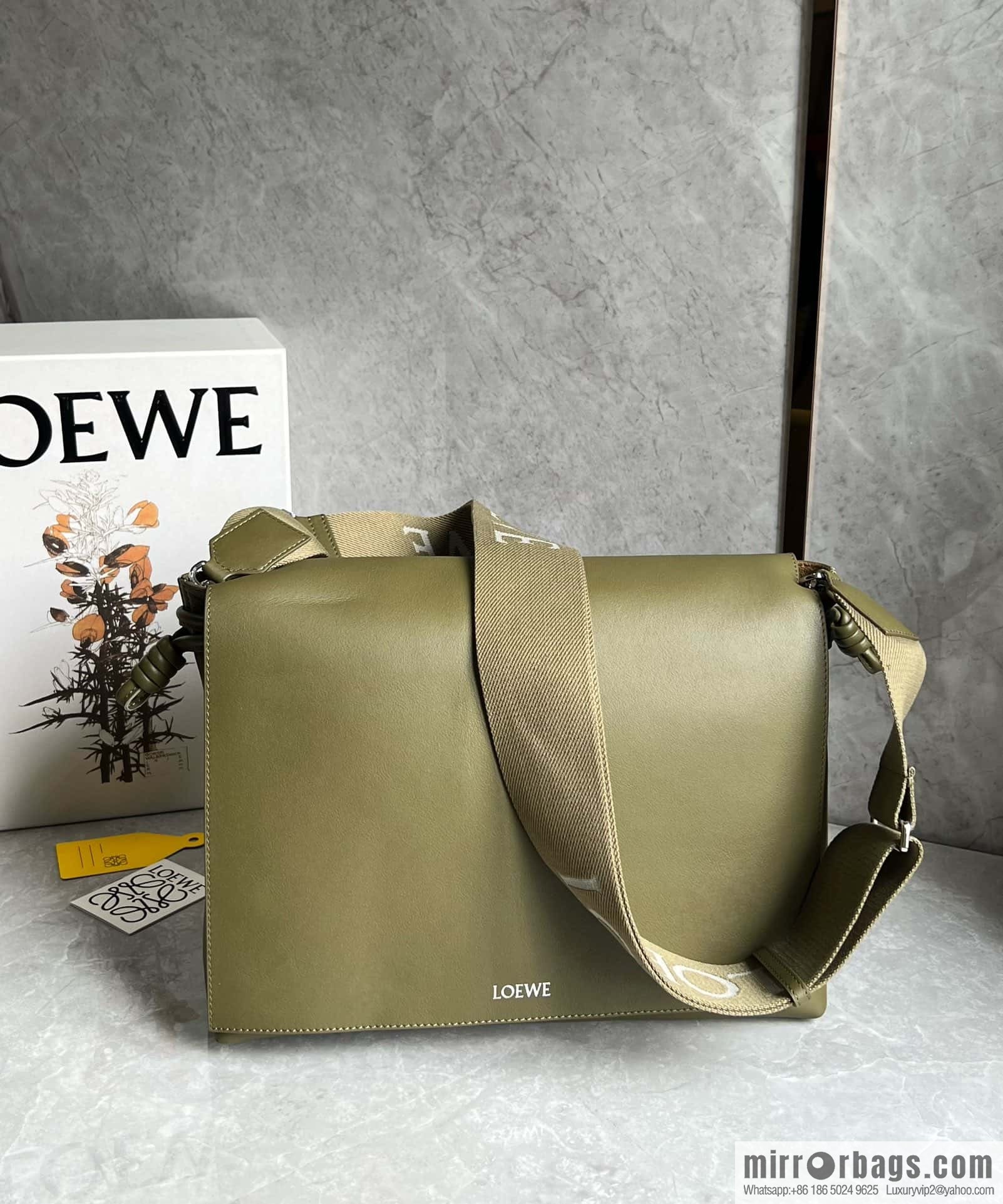 LOEWE Luo Jia 🌟 glossy soft cow leather Flamenco satchel messenger bag 0901 green