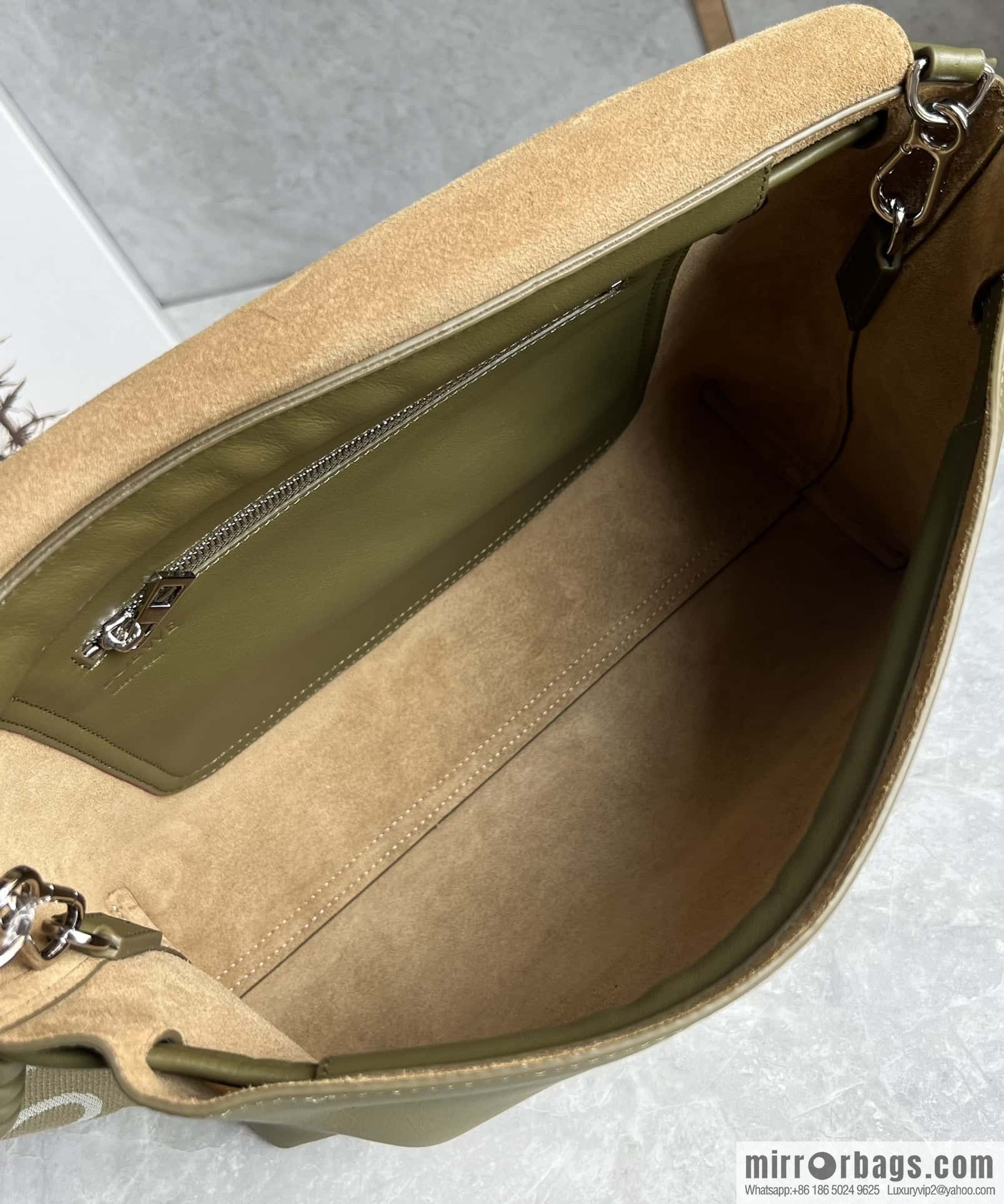 LOEWE Luo Jia 🌟 glossy soft cow leather Flamenco satchel messenger bag 0901 green