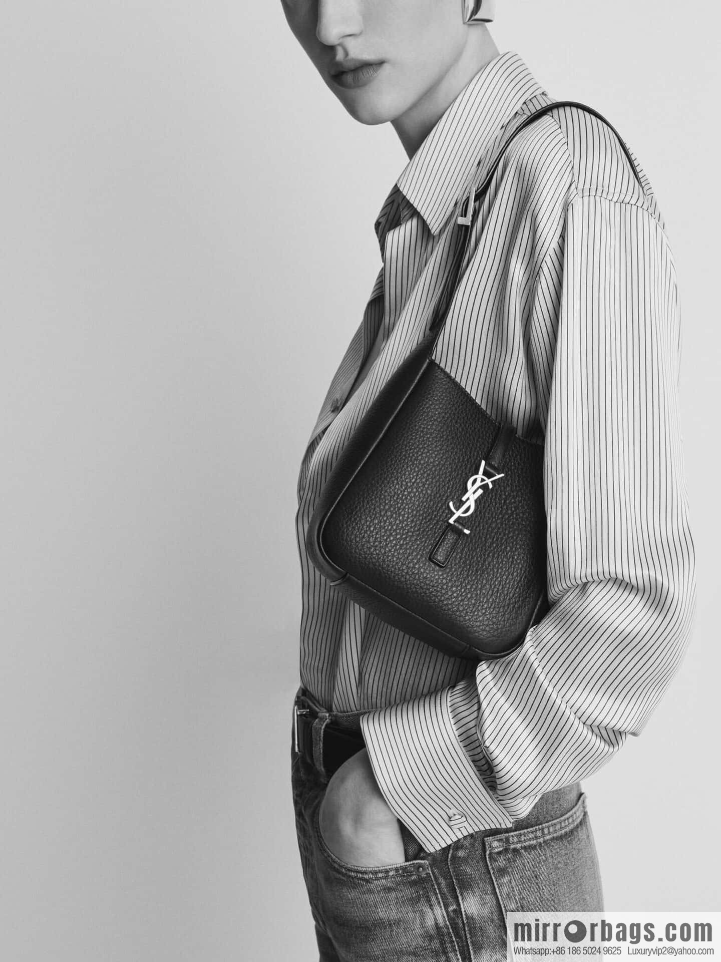 YSL 𝗟𝗘𝟱 À 𝟳 𝗕𝗔𝗕𝗬 Soft Grain Leather Handbag 809461