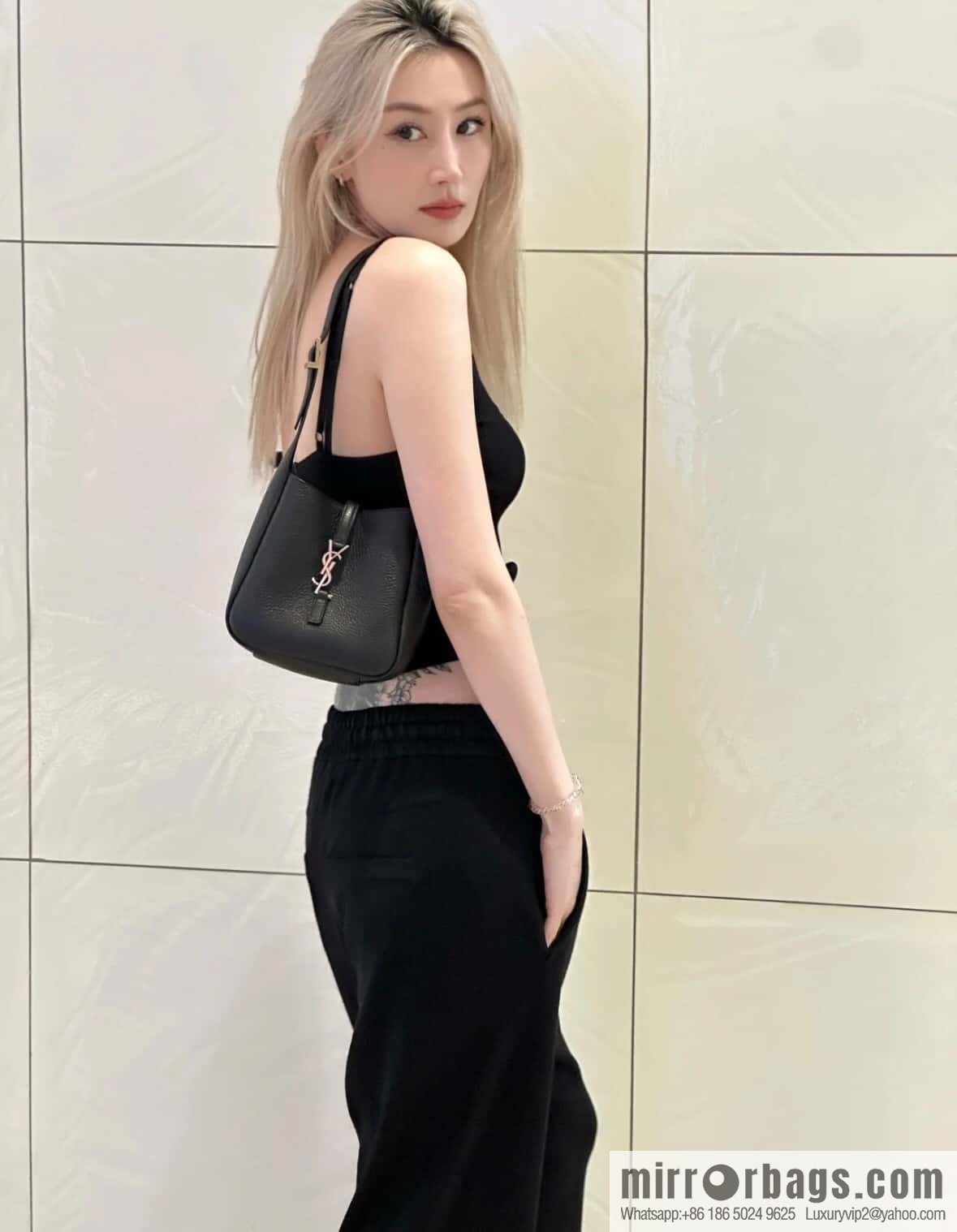 YSL 𝗟𝗘𝟱 À 𝟳 𝗕𝗔𝗕𝗬 Soft Grain Leather Handbag 809461