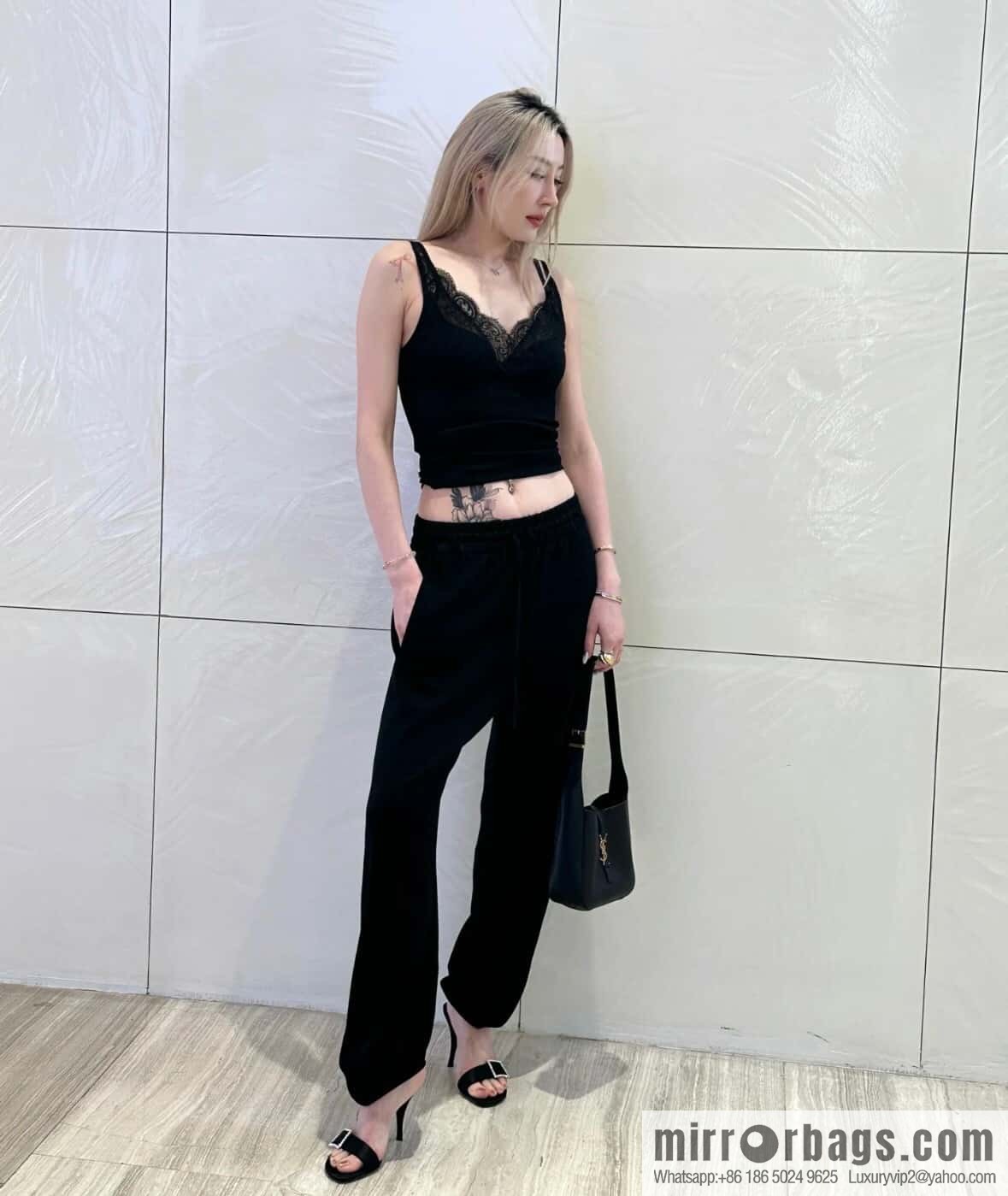 YSL 𝗟𝗘𝟱 À 𝟳 𝗕𝗔𝗕𝗬 Soft Grain Leather Handbag 809461