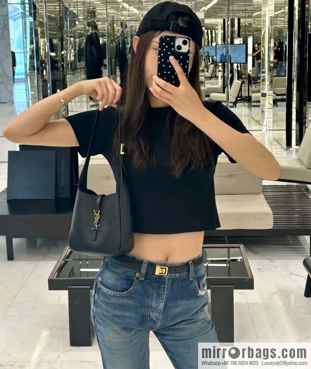 YSL 𝗟𝗘𝟱 À 𝟳 𝗕𝗔𝗕𝗬 Soft Grain Leather Handbag 809461