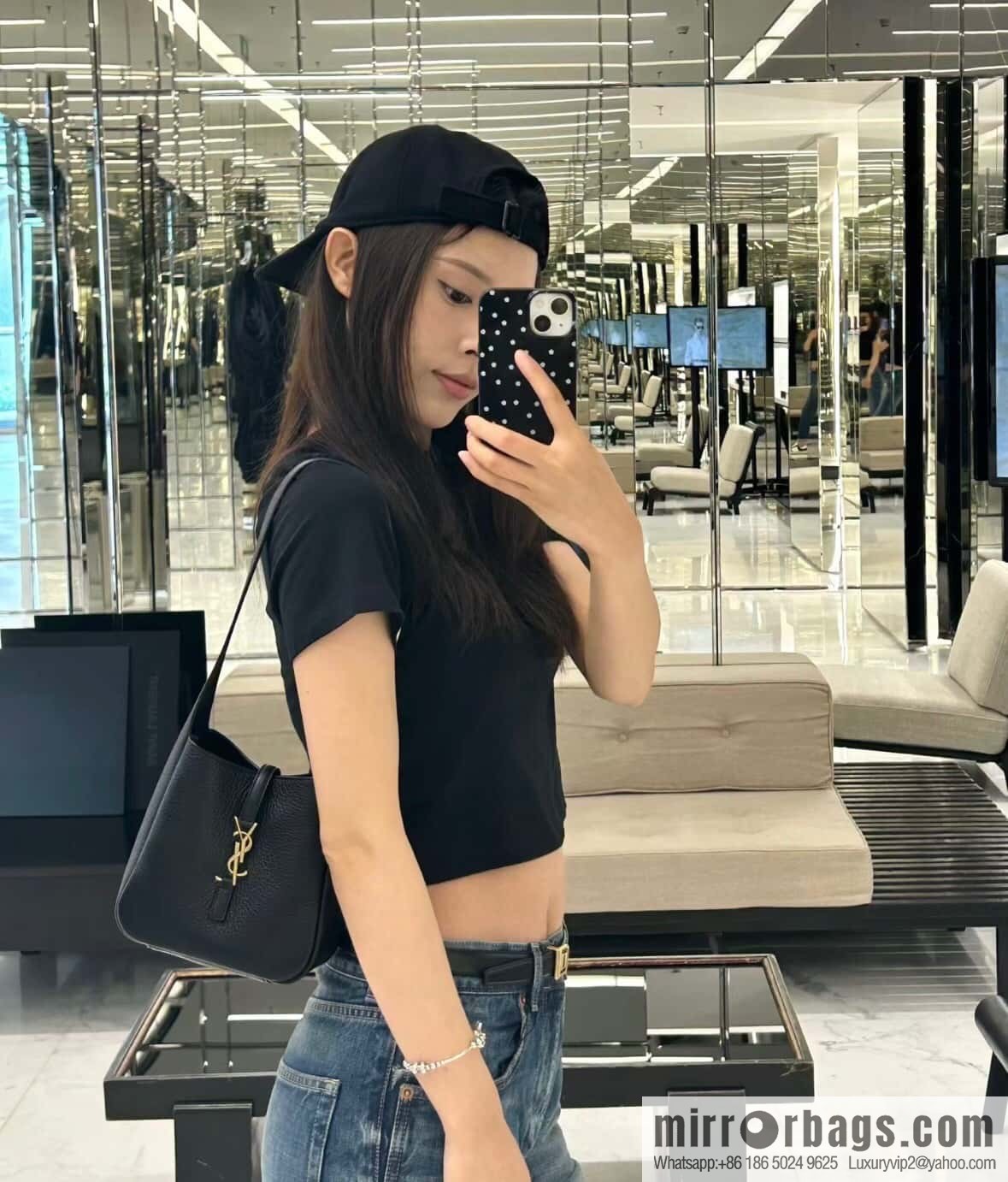 YSL 𝗟𝗘𝟱 À 𝟳 𝗕𝗔𝗕𝗬 Soft Grain Leather Handbag 809461