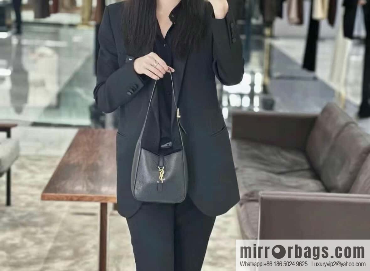 YSL 𝗟𝗘𝟱 À 𝟳 𝗕𝗔𝗕𝗬 Soft Grain Leather Handbag 809461