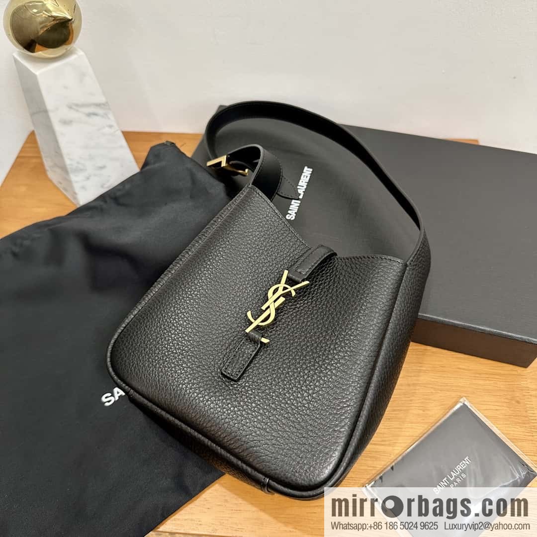 YSL 𝗟𝗘𝟱 À 𝟳 𝗕𝗔𝗕𝗬 Soft Grain Leather Handbag 809461