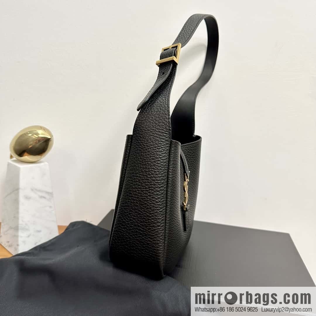 YSL 𝗟𝗘𝟱 À 𝟳 𝗕𝗔𝗕𝗬 Soft Grain Leather Handbag 809461