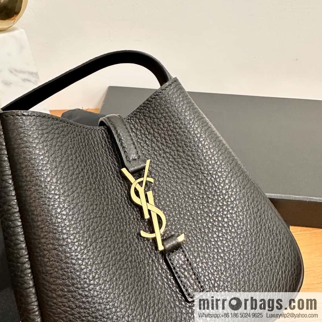 YSL 𝗟𝗘𝟱 À 𝟳 𝗕𝗔𝗕𝗬 Soft Grain Leather Handbag 809461