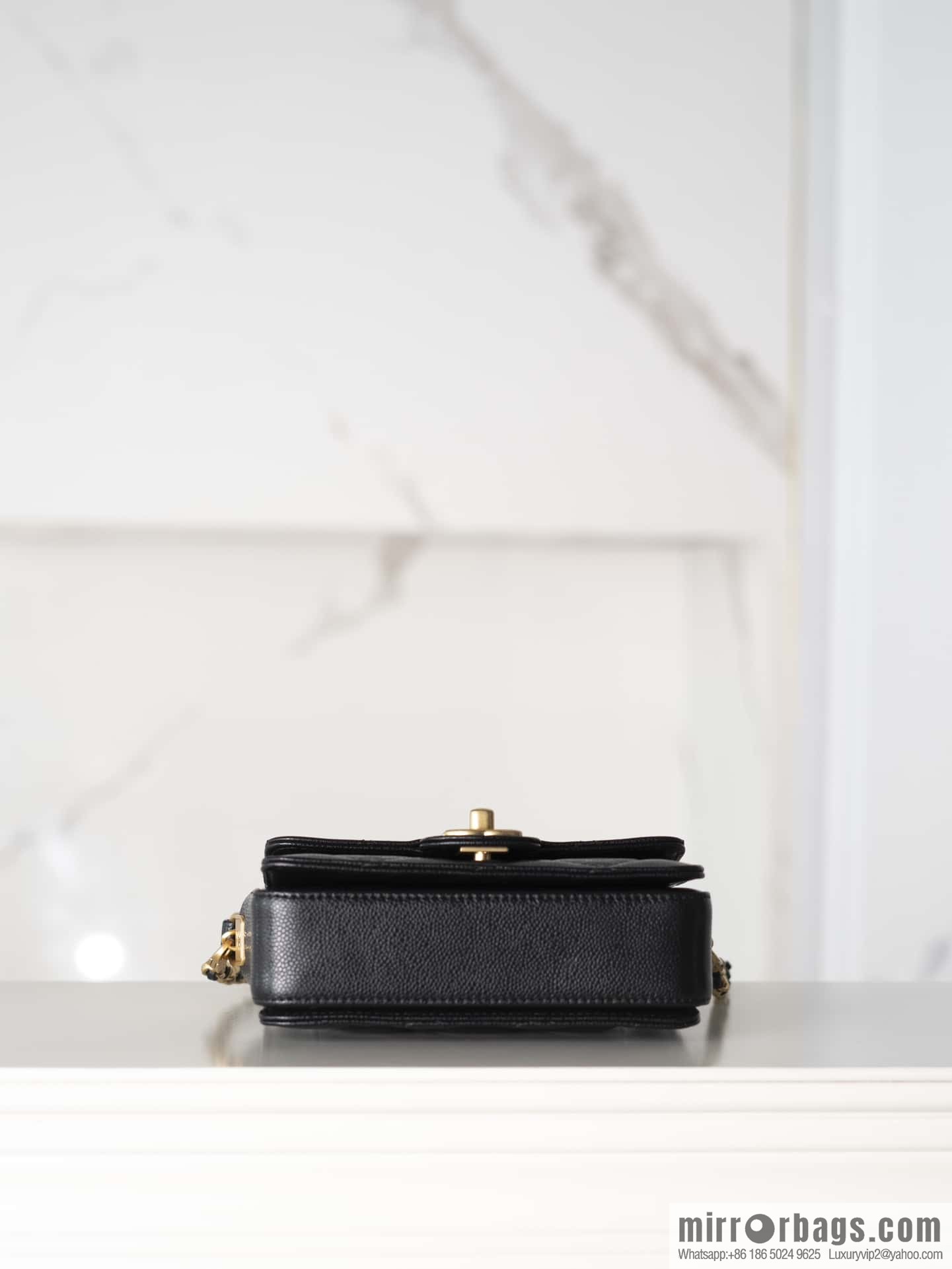 𝐂𝐇𝐀𝐍𝐄𝐋 24K CF Handle Cover Bag, Black Mini AS5164