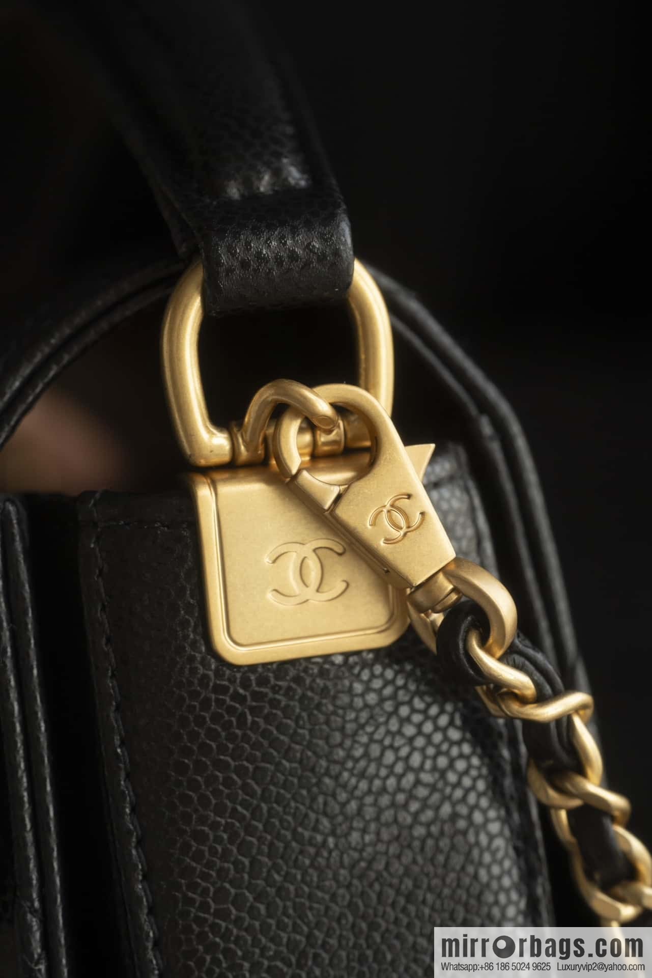 𝐂𝐇𝐀𝐍𝐄𝐋 24K CF Handle Cover Bag, Black Mini AS5164