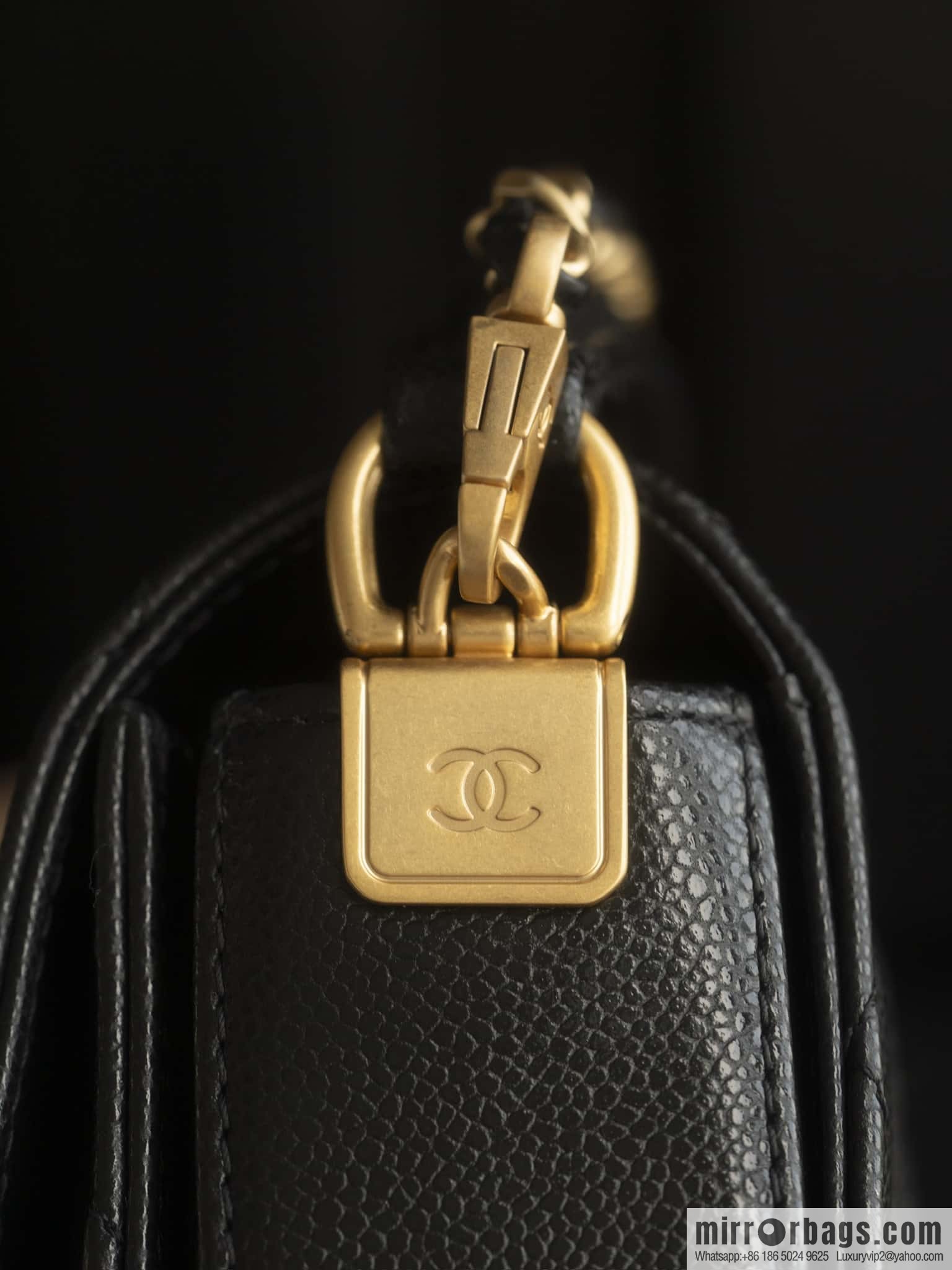 𝐂𝐇𝐀𝐍𝐄𝐋 24K CF Handle Cover Bag, Black Mini AS5164