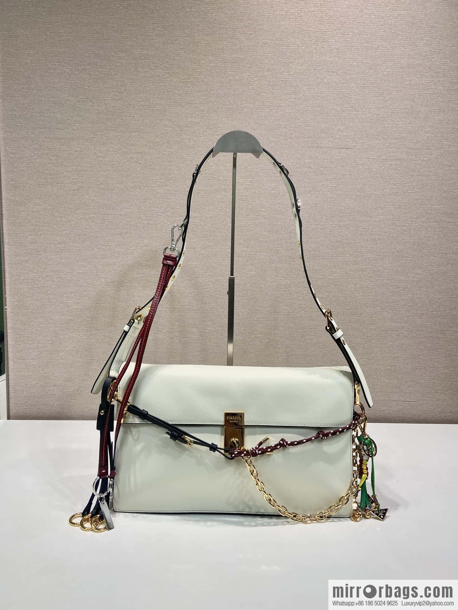 PRADA 🎉 new 🎉 1BD378 large 🎉🎉 white