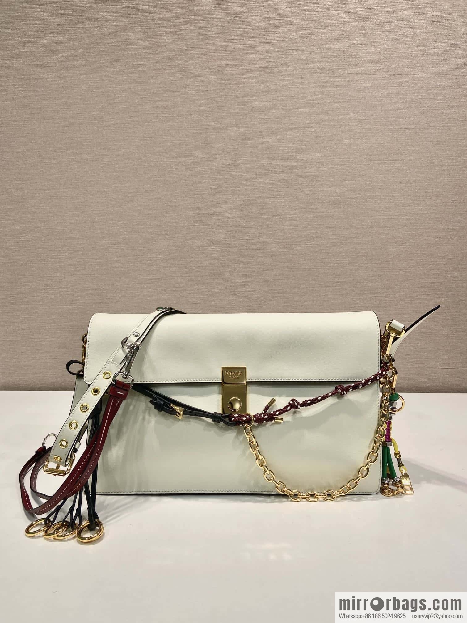 PRADA 🎉 new 🎉 1BD378 large 🎉🎉 white