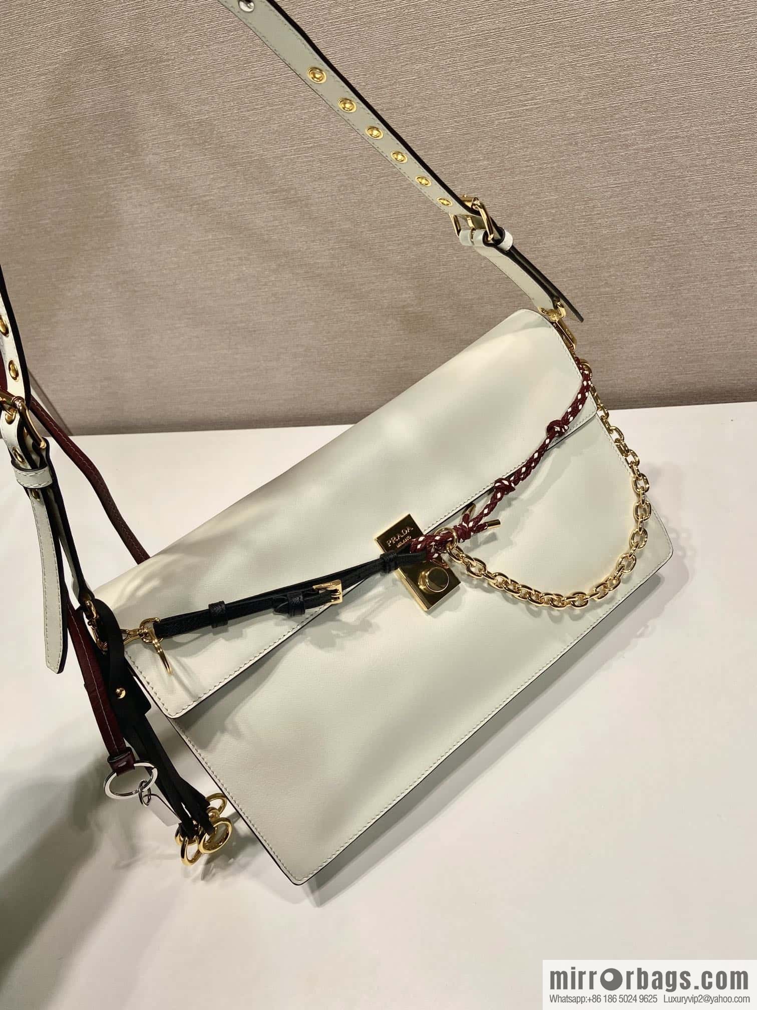 PRADA 🎉 new 🎉 1BD378 large 🎉🎉 white