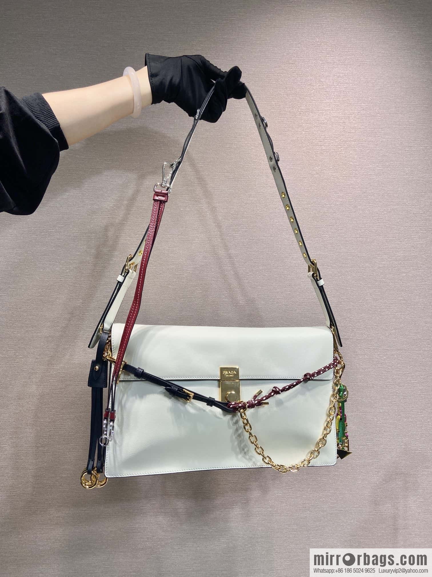 PRADA 🎉 new 🎉 1BD378 large 🎉🎉 white