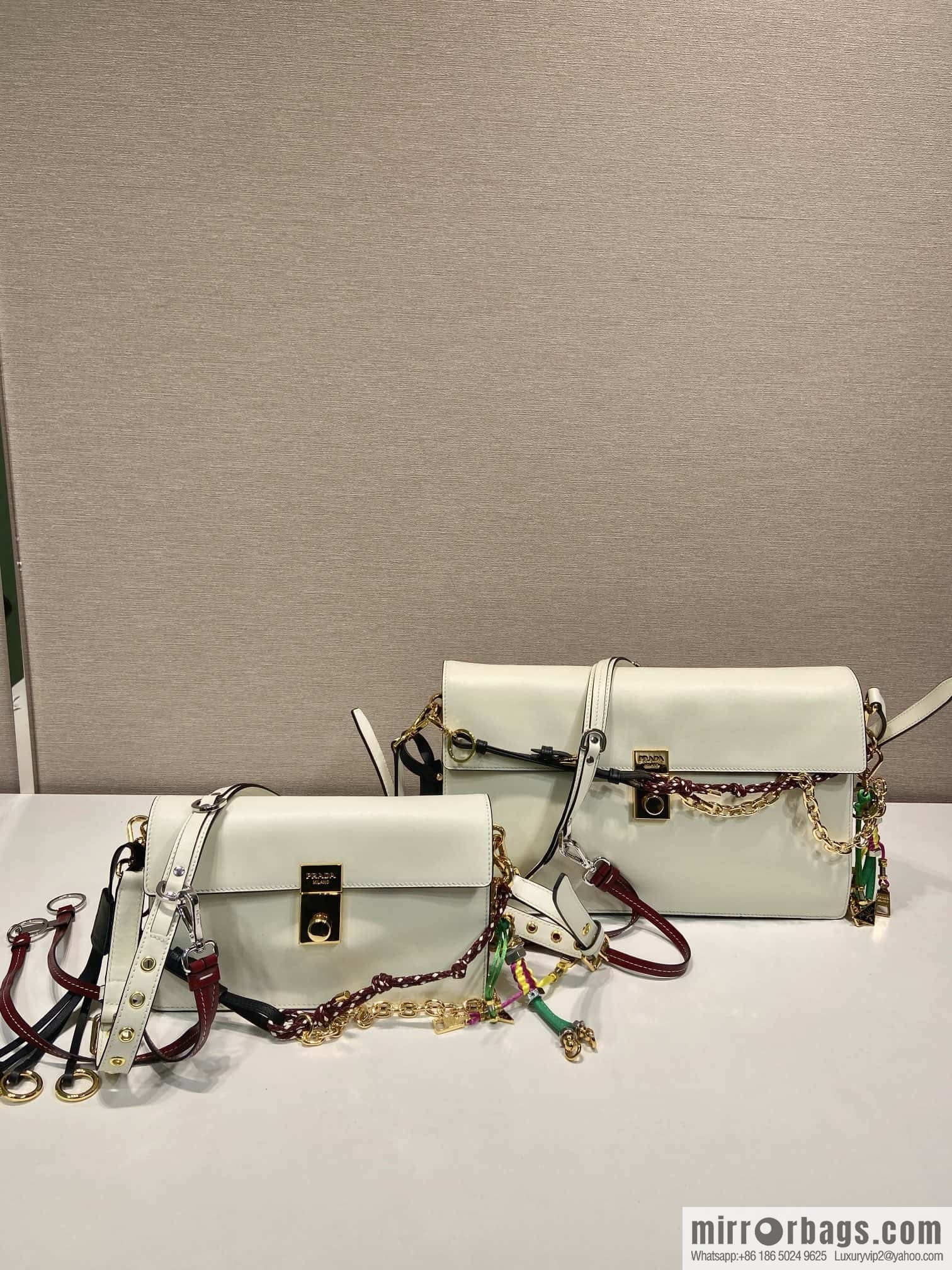 PRADA 🎉 new 🎉 1BD378 large 🎉🎉 white
