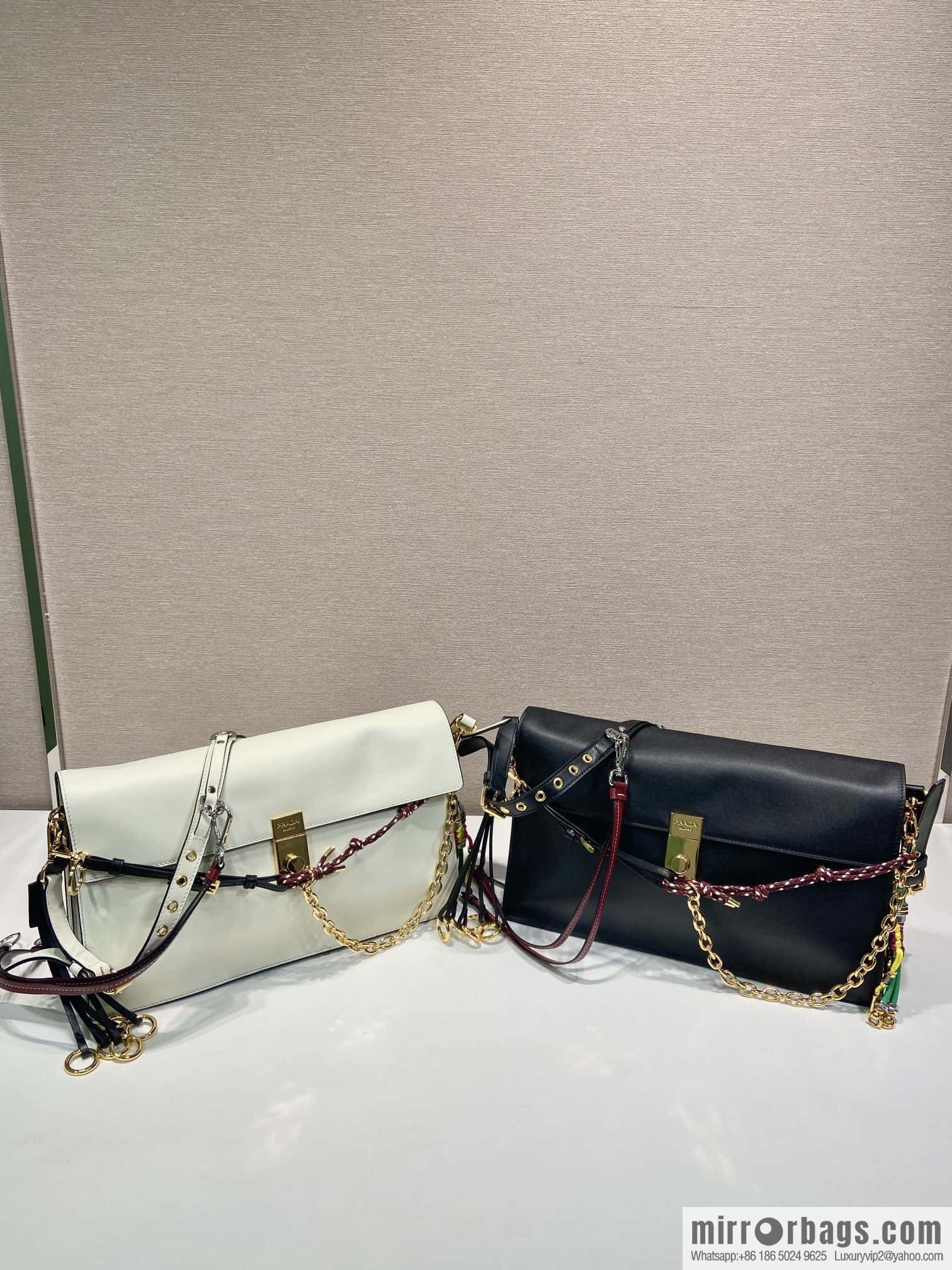 PRADA 🎉 new 🎉 1BD378 large 🎉🎉 white