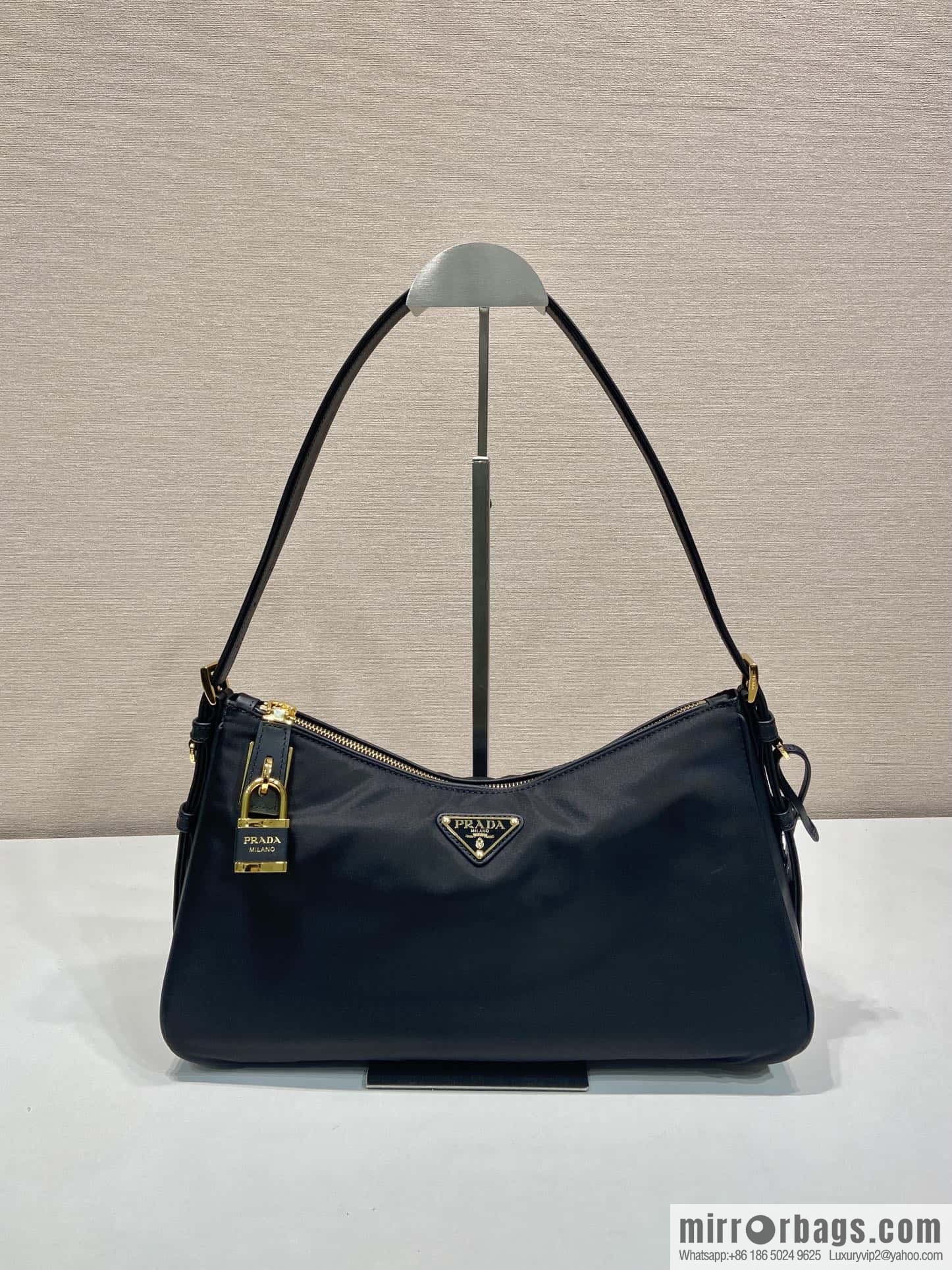 PRADA 🎉 new 🎉 1BC232 nylon lock bag🎉