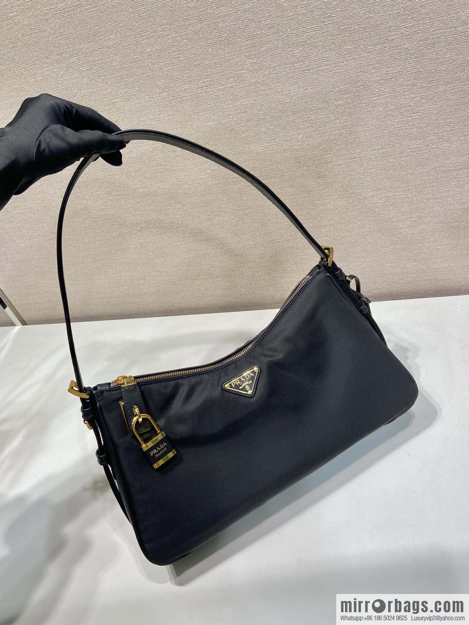 PRADA 🎉 new 🎉 1BC232 nylon lock bag🎉