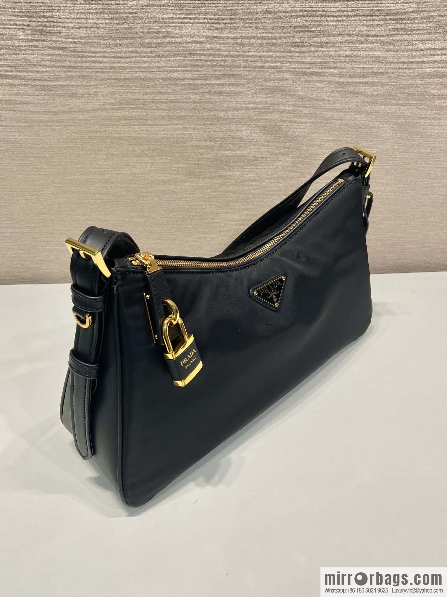 PRADA 🎉 new 🎉 1BC232 nylon lock bag🎉