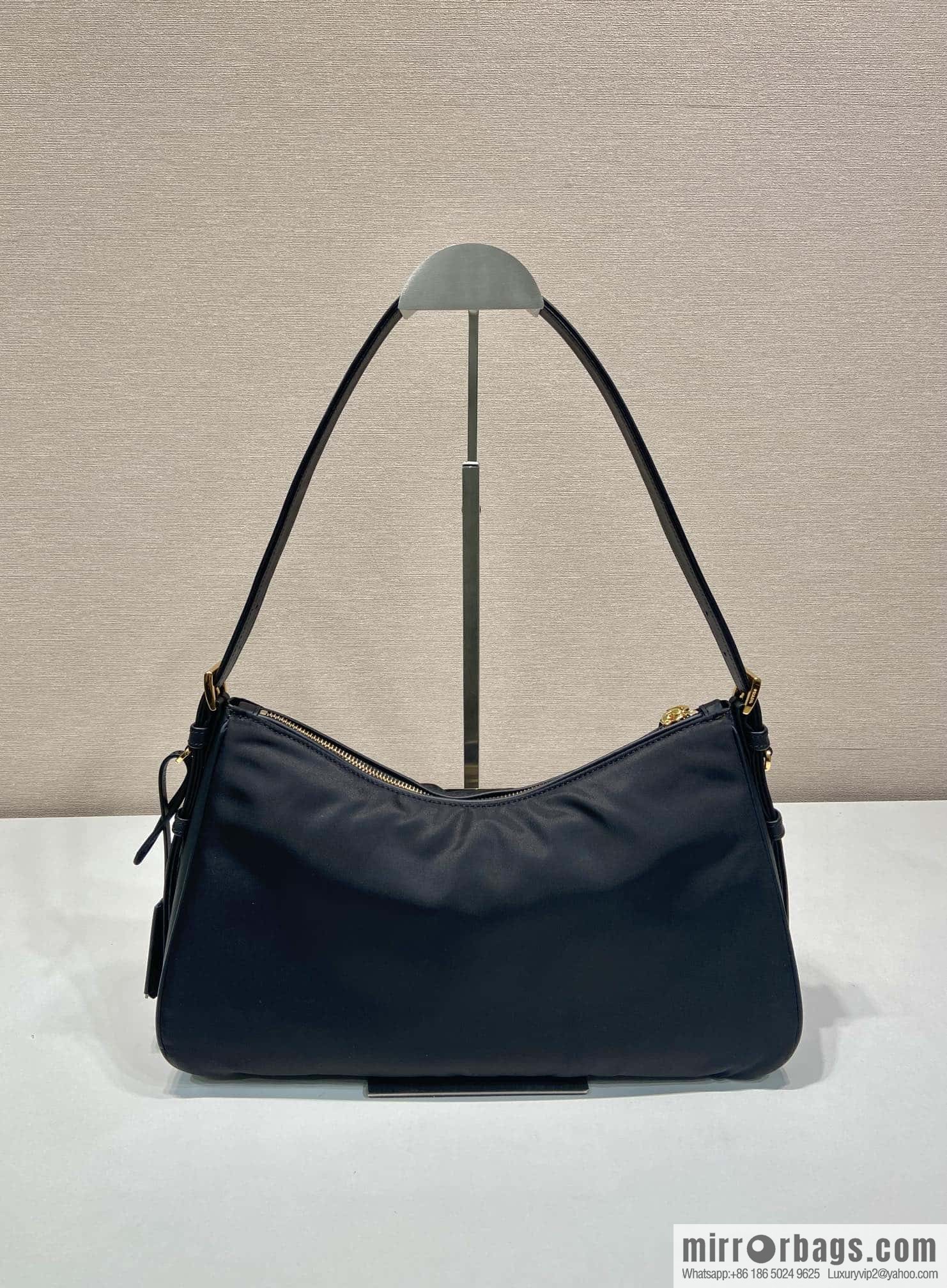 PRADA 🎉 new 🎉 1BC232 nylon lock bag🎉