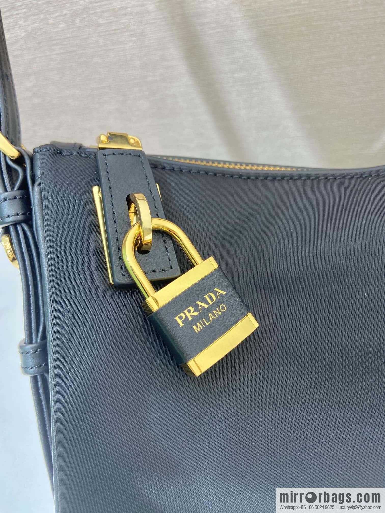 PRADA 🎉 new 🎉 1BC232 nylon lock bag🎉