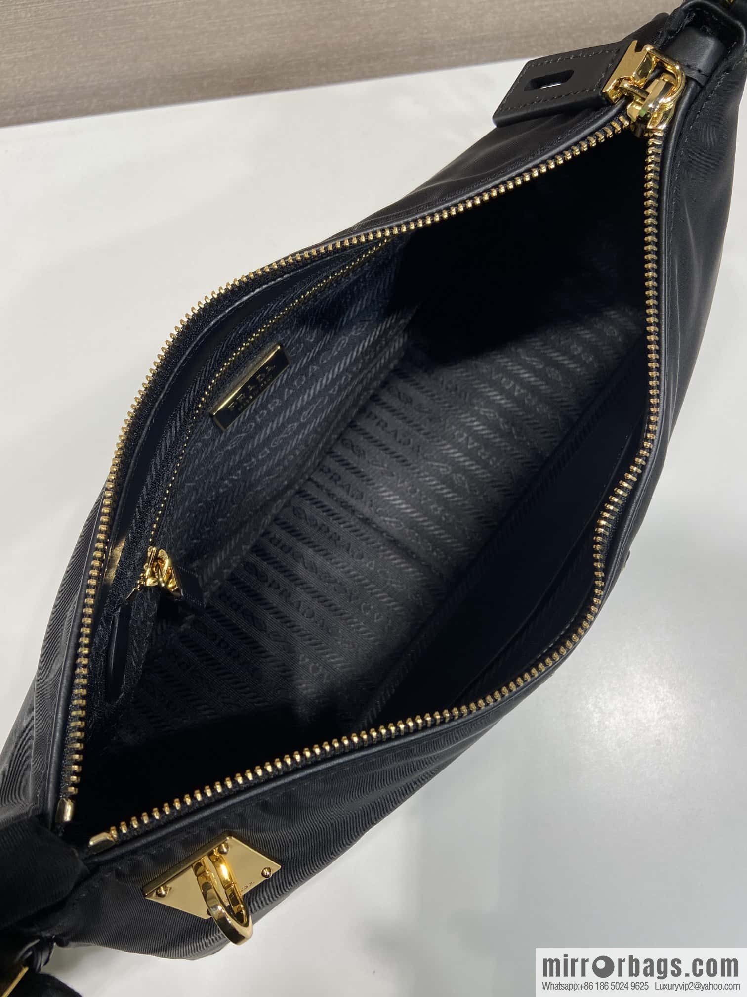 PRADA 🎉 new 🎉 1BC232 nylon lock bag🎉