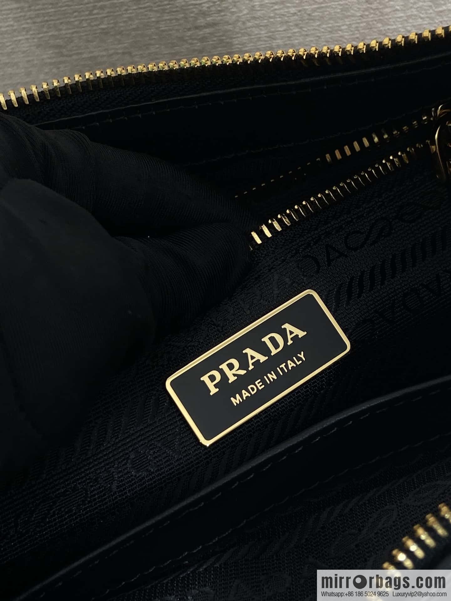 PRADA 🎉 new 🎉 1BC232 nylon lock bag🎉