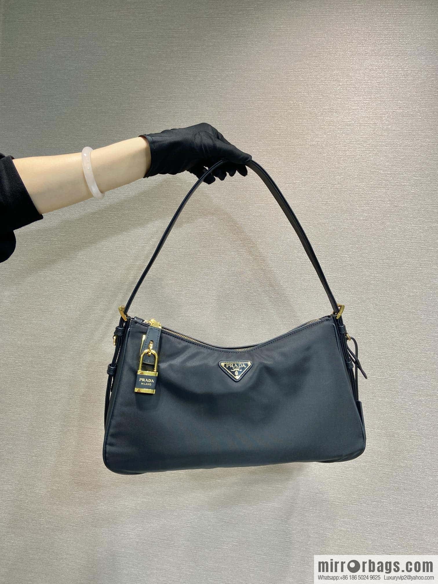 PRADA 🎉 new 🎉 1BC232 nylon lock bag🎉