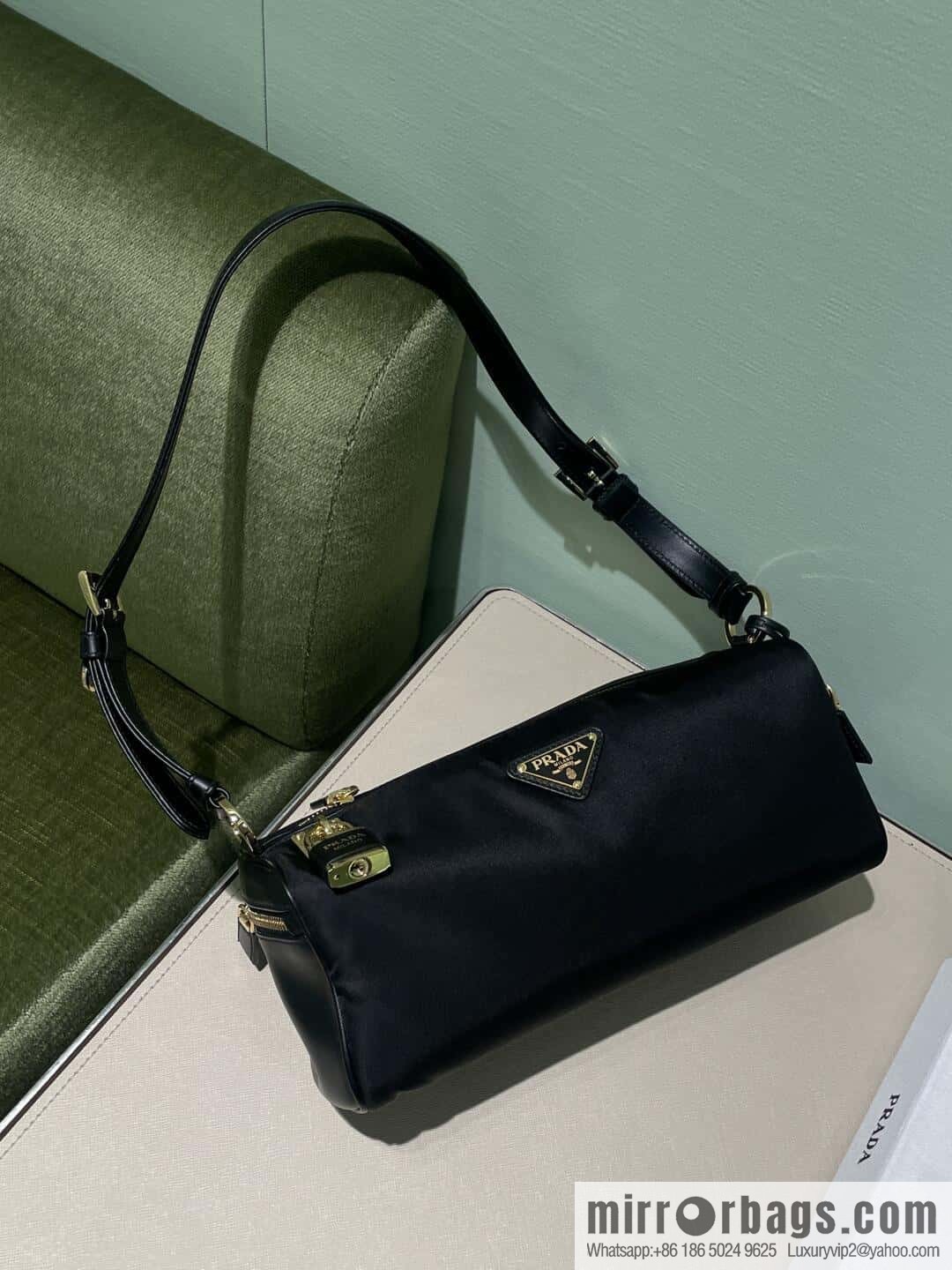 PRADA 🎉 new 🎉 1BC233 nylon lock bag🎉