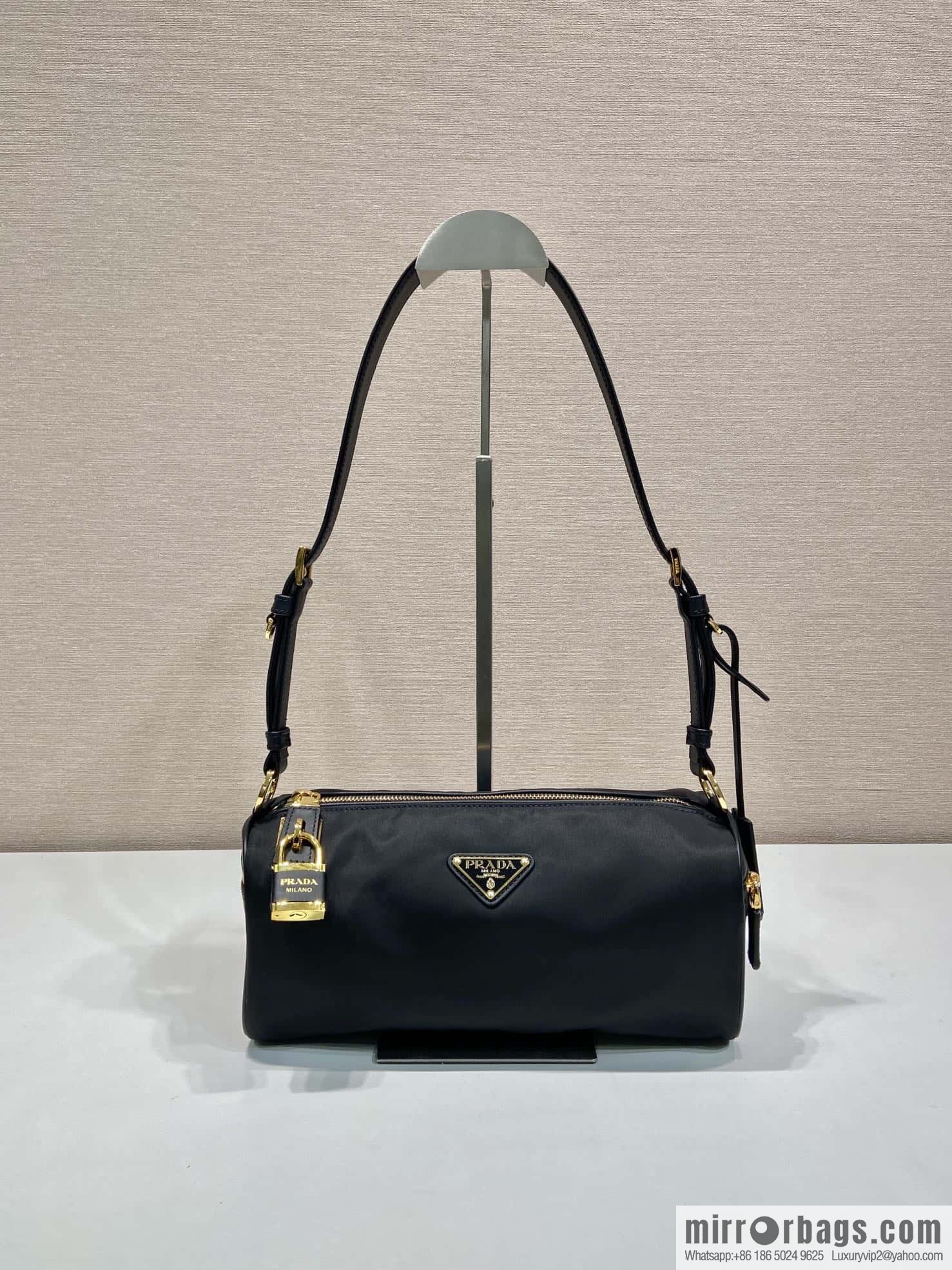 PRADA 🎉 new 🎉 1BC233 nylon lock bag🎉