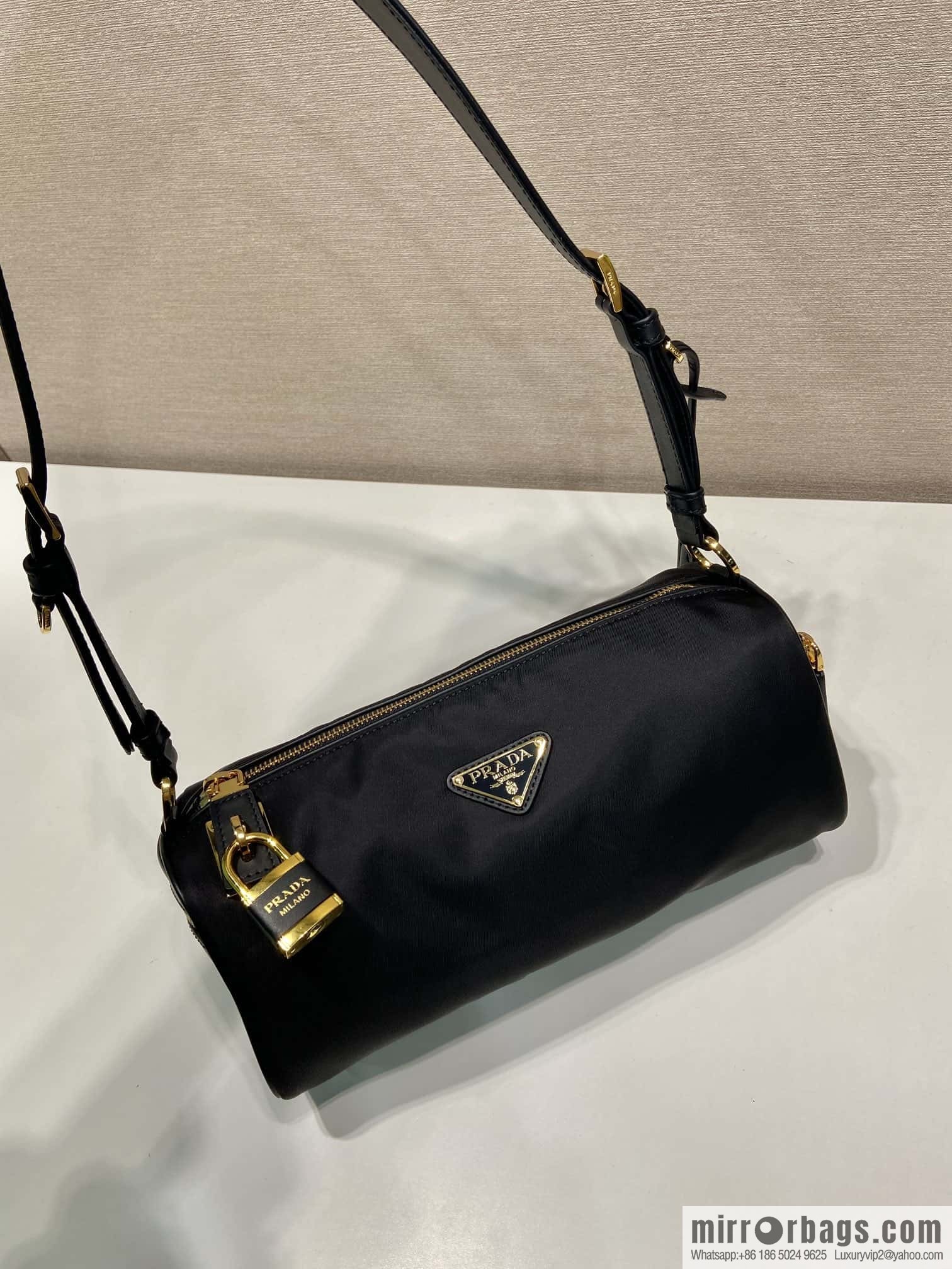 PRADA 🎉 new 🎉 1BC233 nylon lock bag🎉