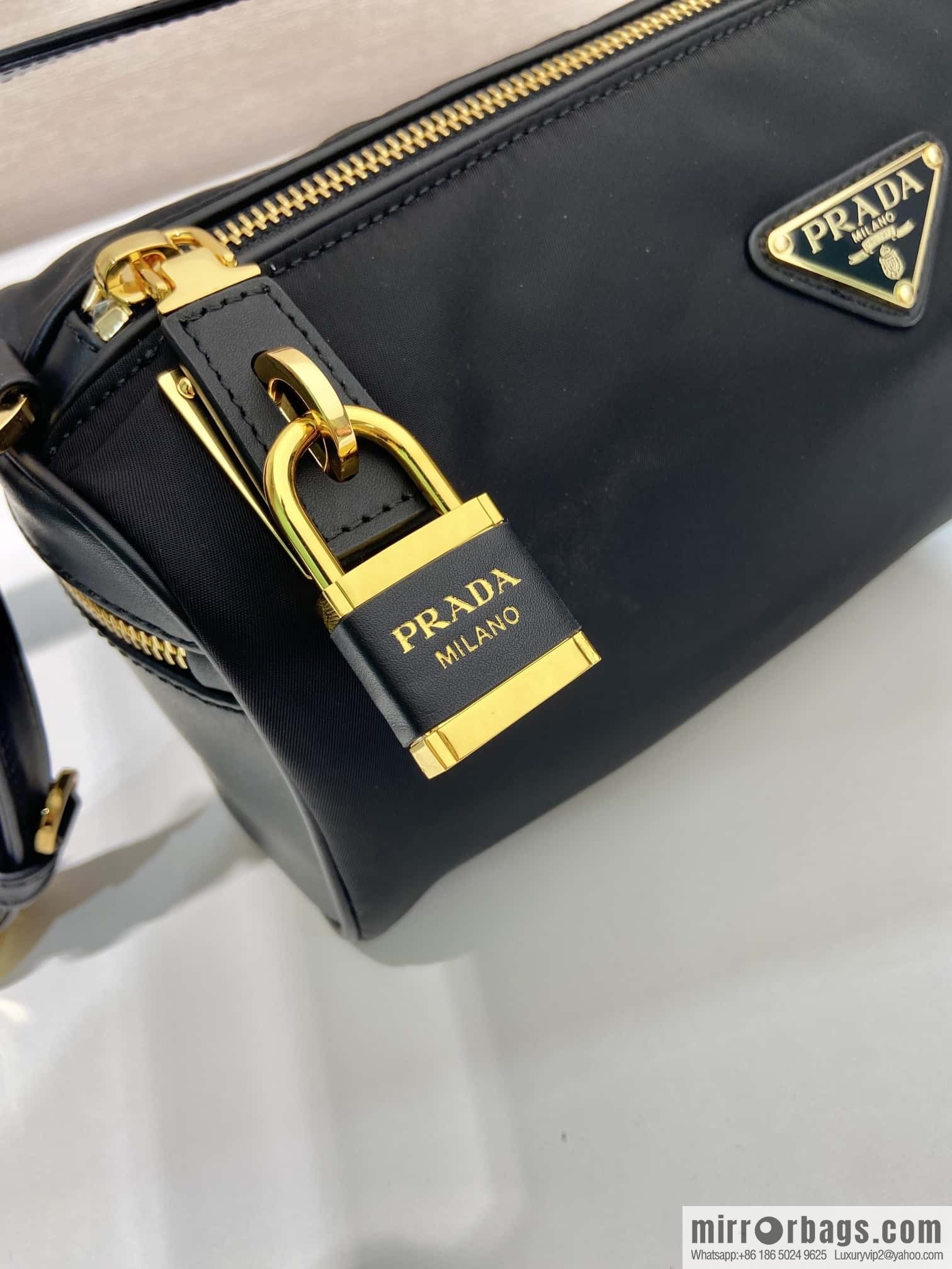 PRADA 🎉 new 🎉 1BC233 nylon lock bag🎉